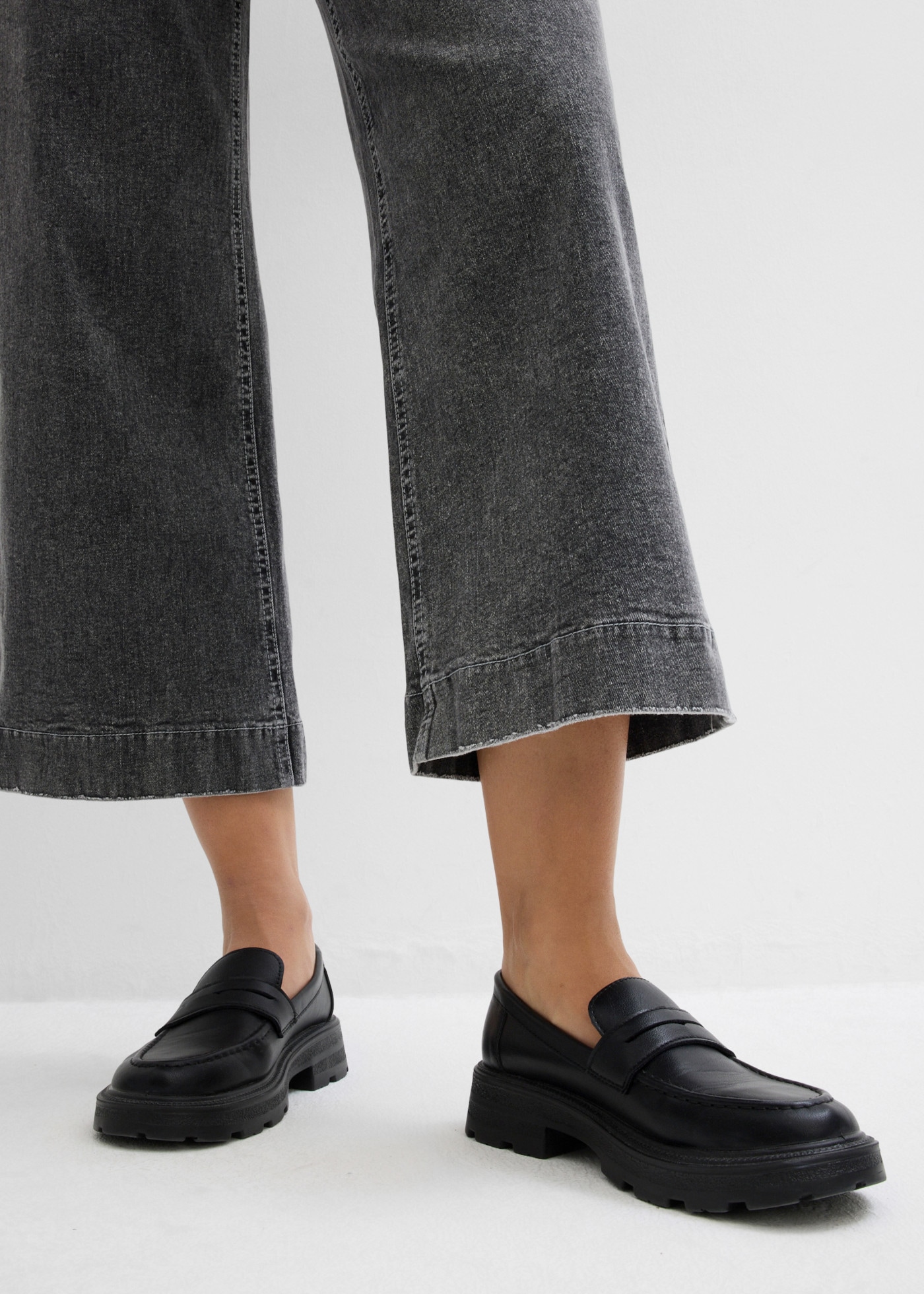 bonprix 7/8-Jeans verkürztes 7/8-Design, weites Bein, Loose Fit, mit Elasthan-Anteil