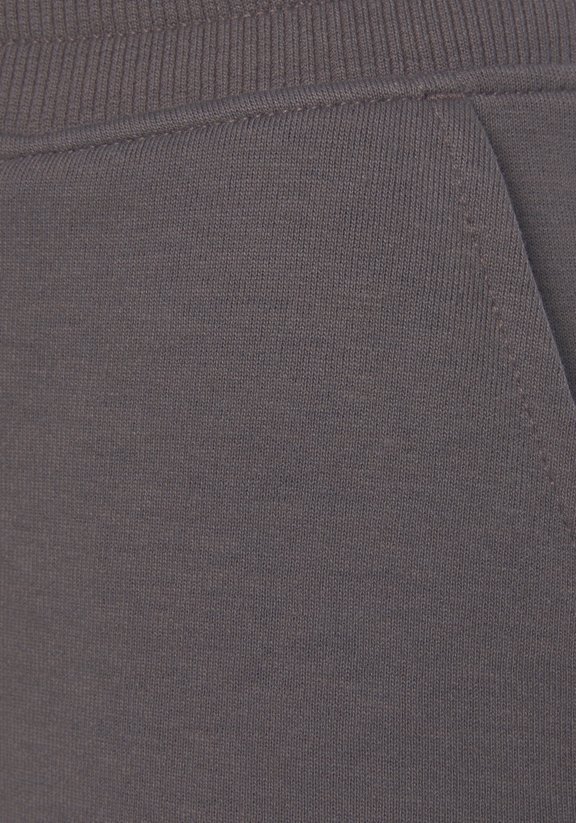 Bench. Loungewear Shorts  mit Logodruck und Stickerei