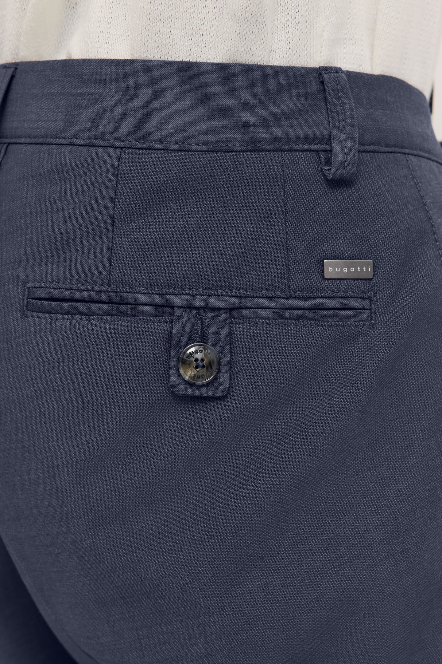 bugatti Bundfaltenhose, mit Stretch und Bundfalten