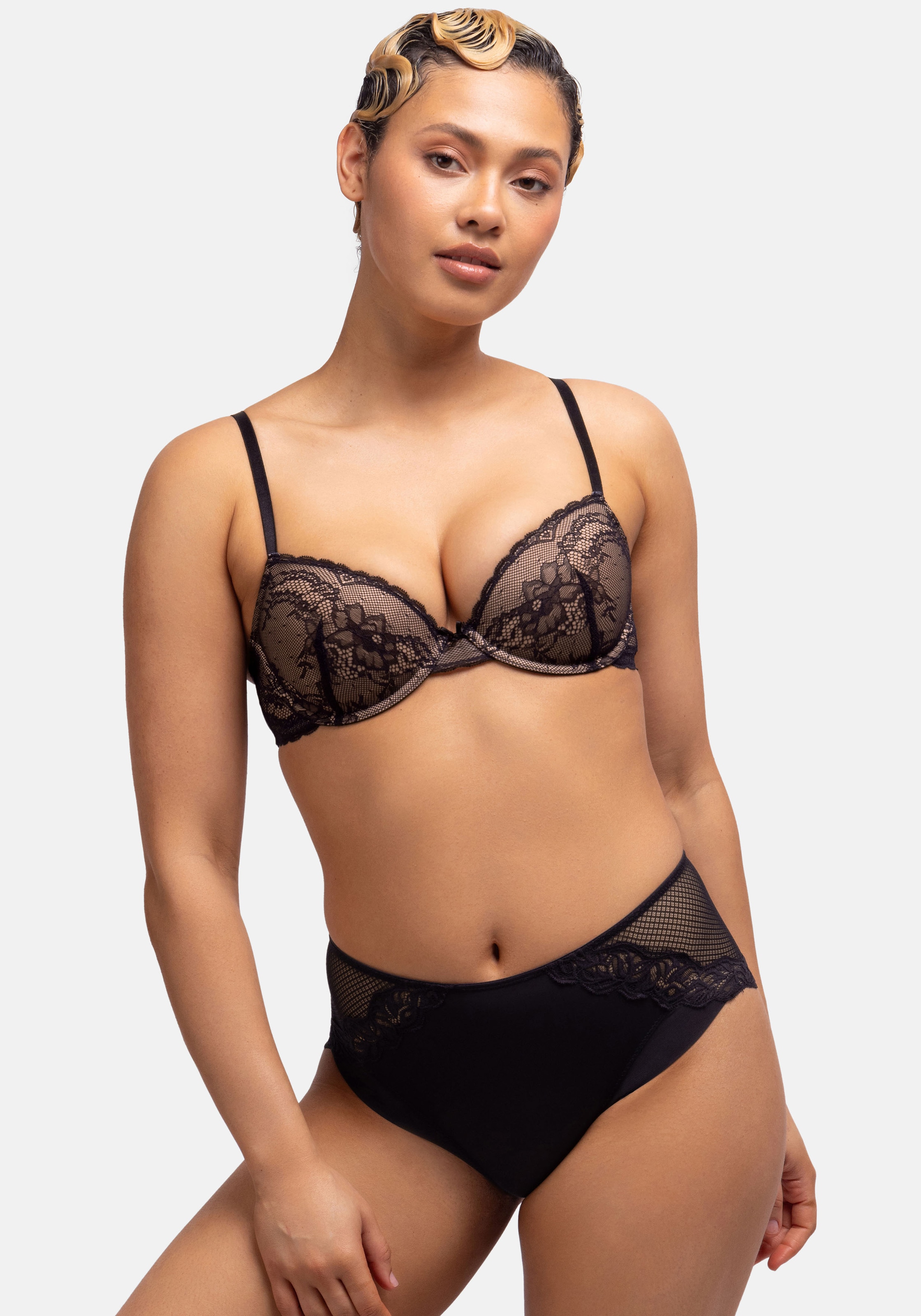 Dorina Bügel-BH »CHLOE«, Vorgeformte leicht gepolsterte Cups, florale Spitze, tiefer Ausschnitt