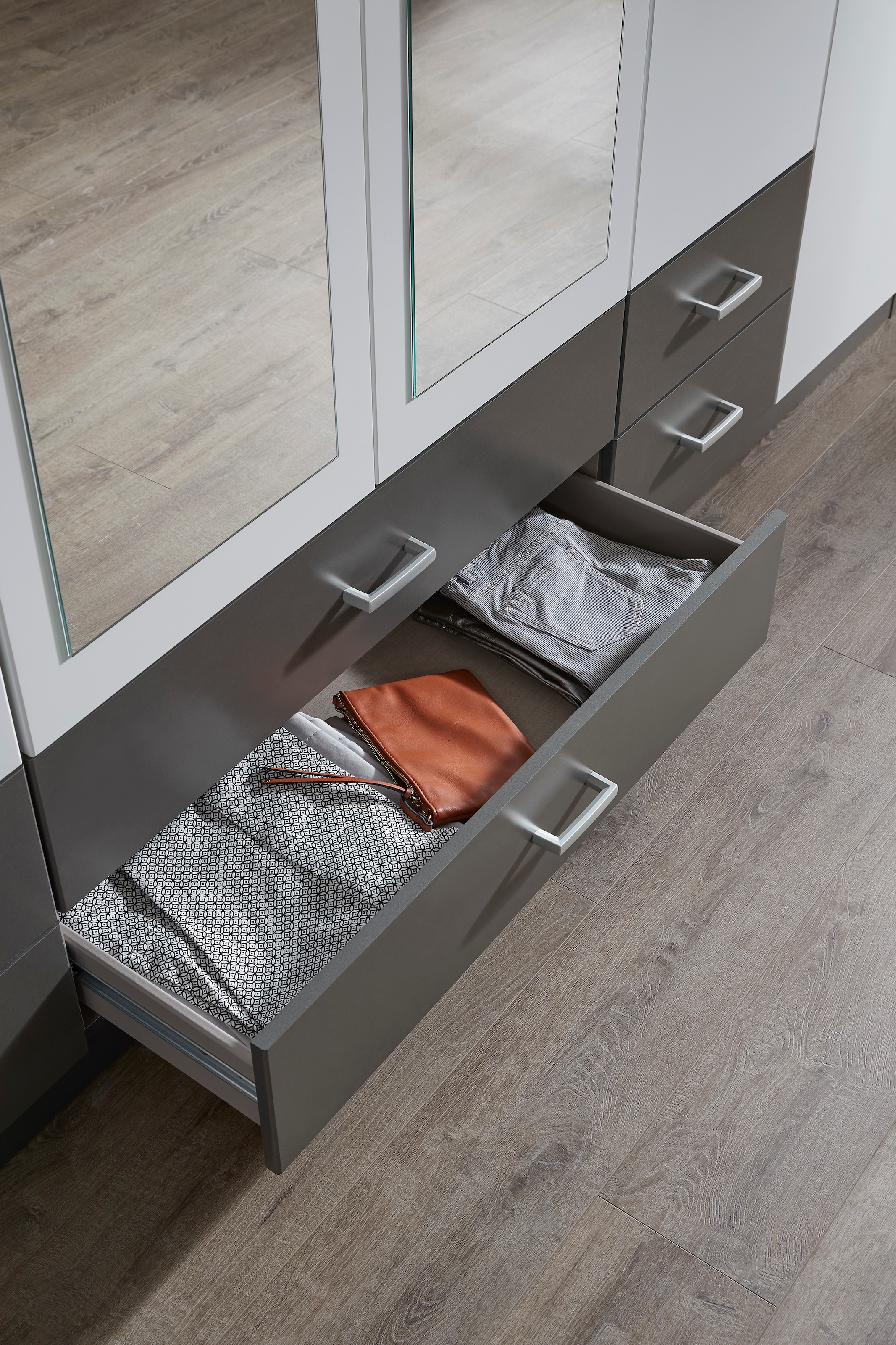 rauch Kleiderschrank »Schrank Garderobe Wäscheschrank GAMMA in 3 Breiten«, viel Stauraum mit 6 Schubladen, mit Spiegel TOPSELLER MADE IN GERMANY