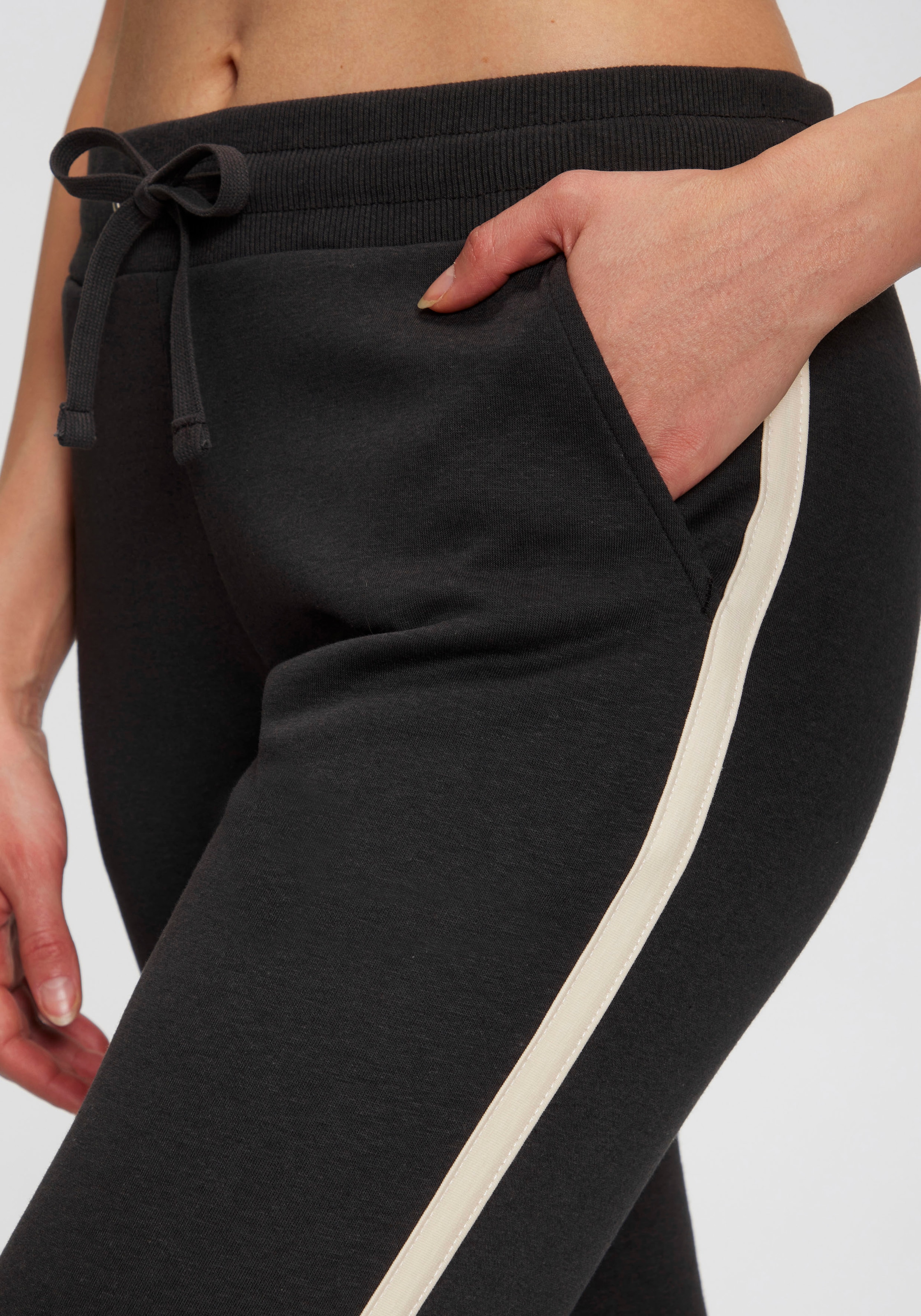 H.I.S Jogginghose, mit sportiven Seitenstreifen