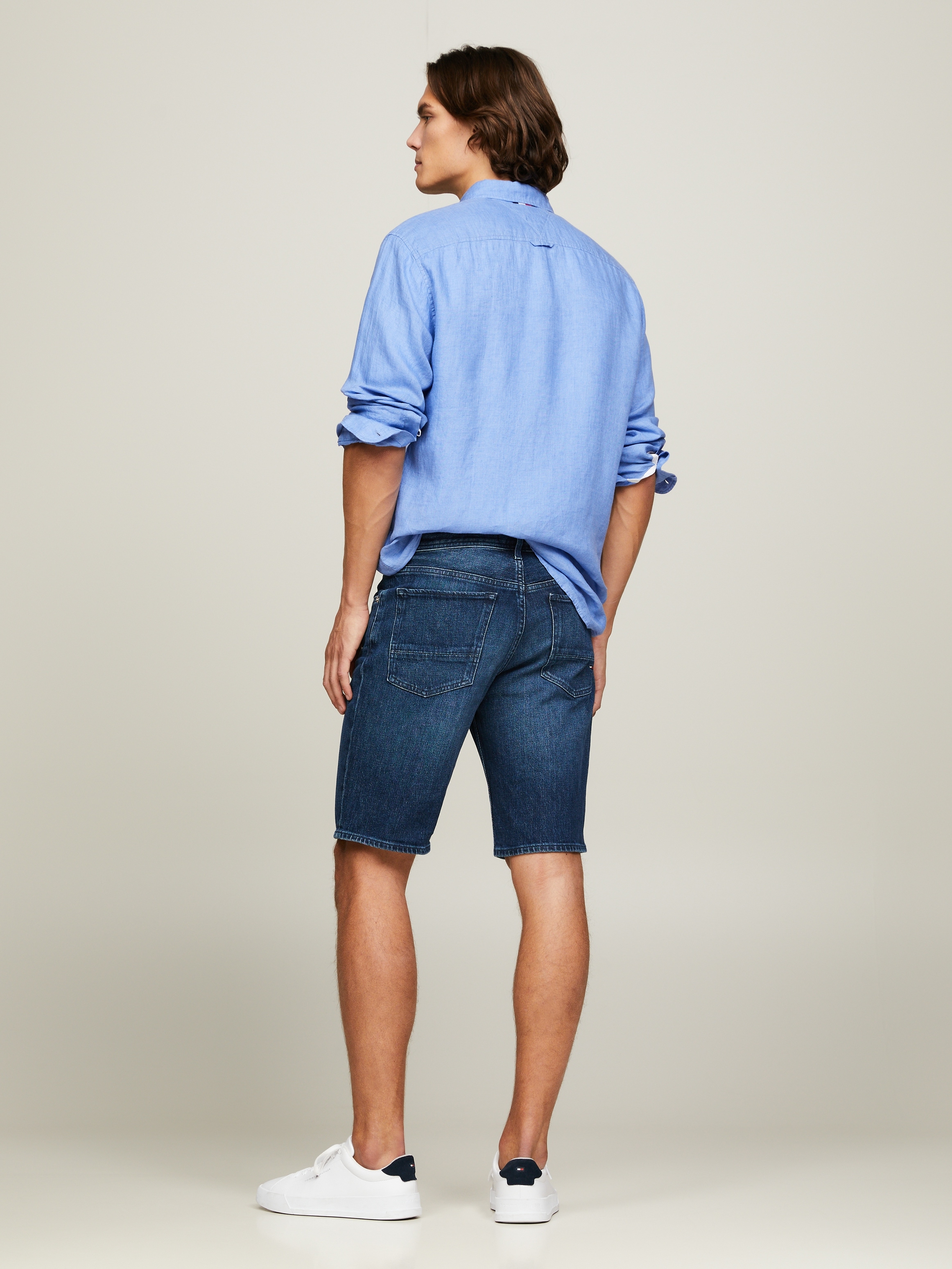 Tommy Hilfiger Jeansshorts »BROOKLYN SHORT STR«, Fade-Effekt vorne und hinten