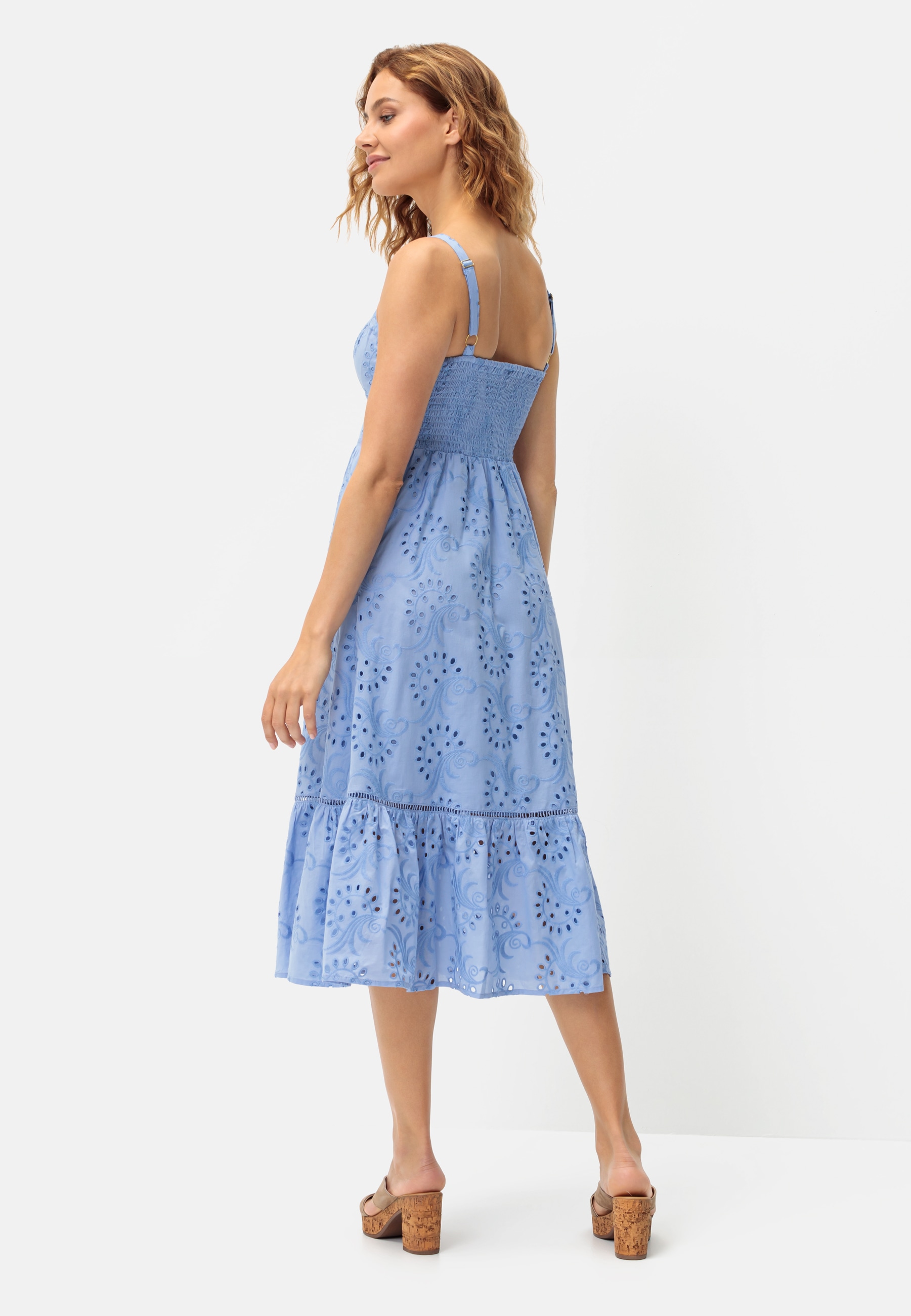 LASCANA Midikleid, mit sommerlicher Lochstickerei