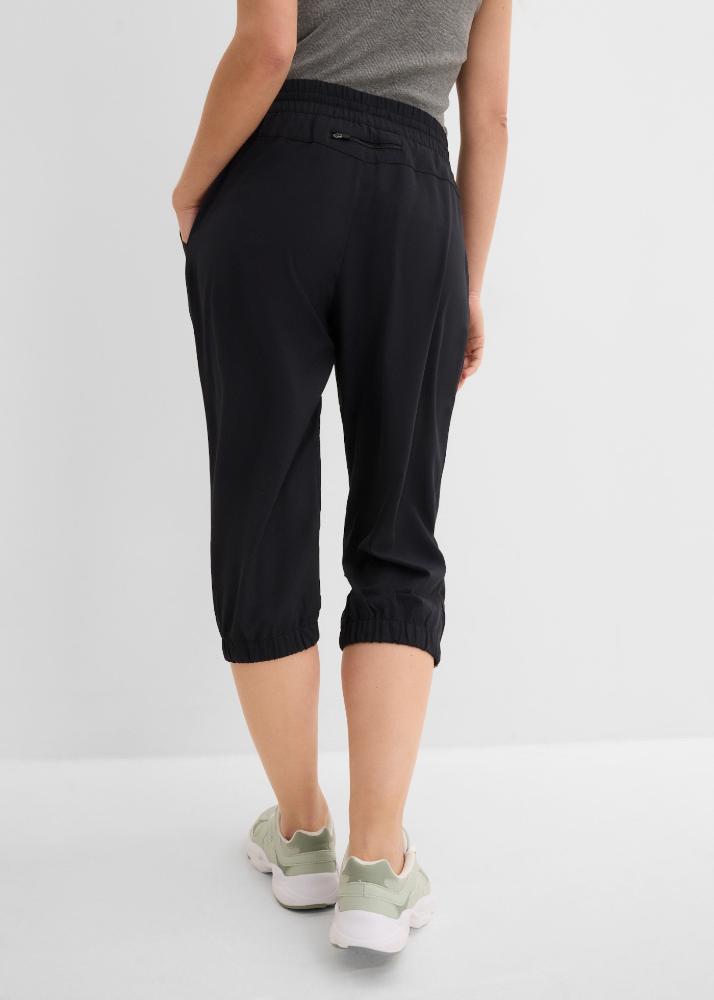 bonprix Funktionshose  in 7/8 länge, Seitenschlitze mit Zipper, Reißverschlusstasche hinten