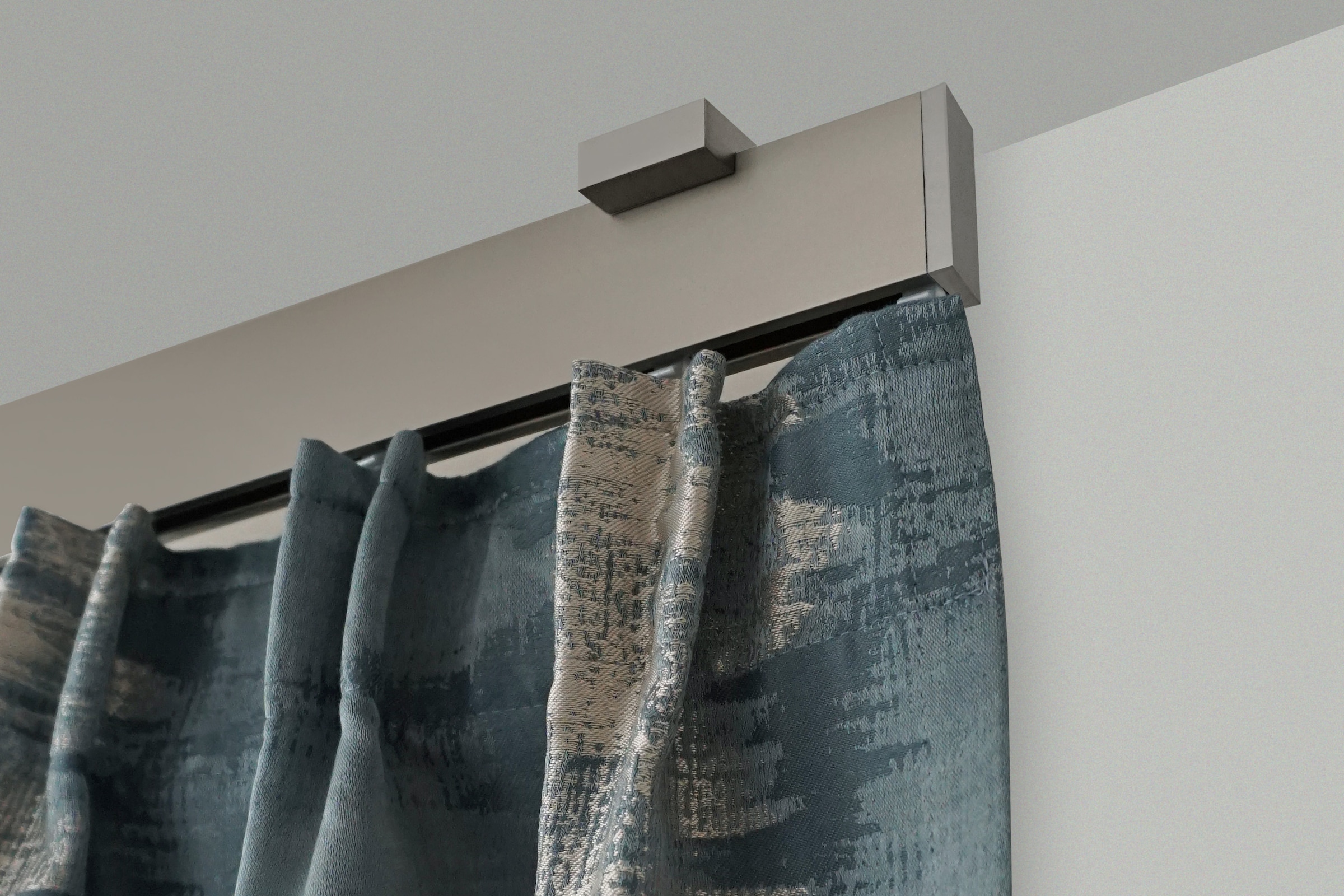 GARESA Gardinenstange »FLAT«, 1 läufig-läufig, Wunschmaßlänge, Rechteckprofil, perfekter Lauf, modern, verlängerbar, mit Endkappe
