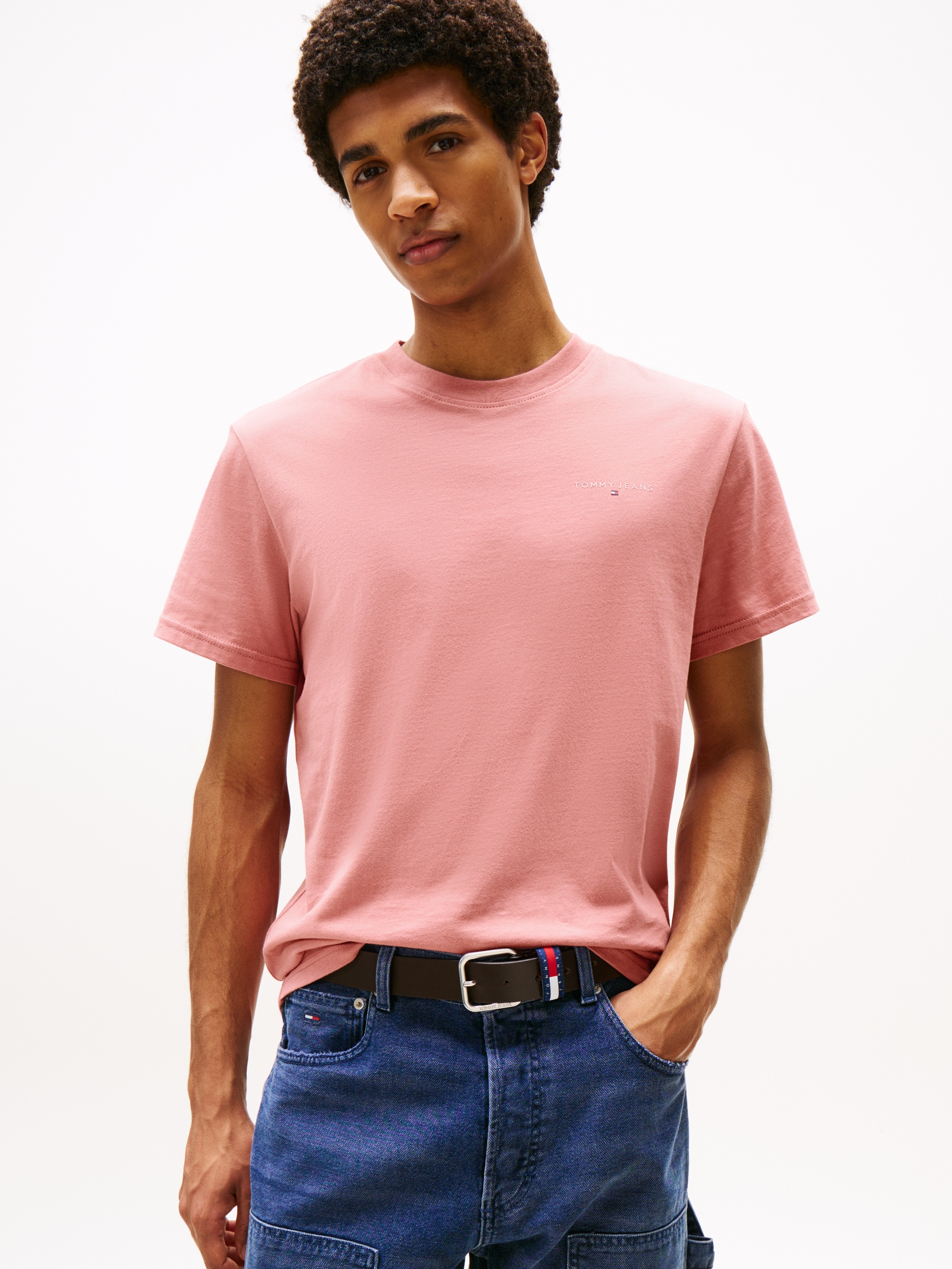 Tommy Jeans T-Shirt »TJM SLIM LINEAR CHEST TEE EXT« Mit Rundhalsausschnitt