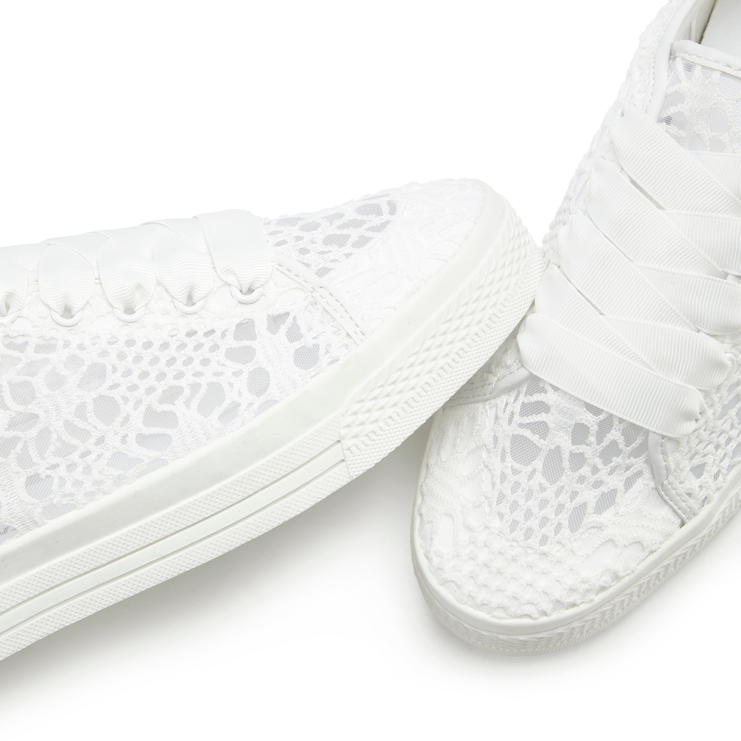 LASCANA Sneaker, mit leichter Plateausohle und Spitze, Schnürhalbschuhe, Freizeitschuhe