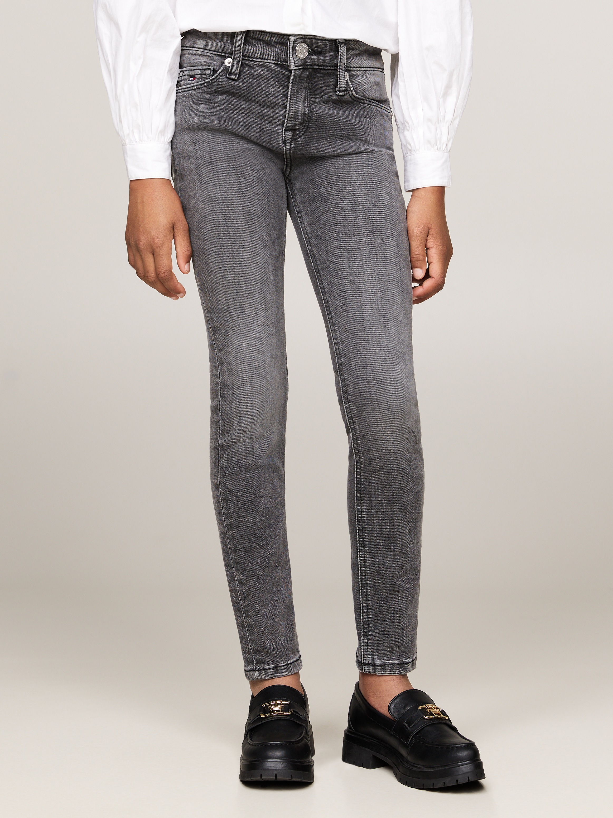 Tommy Hilfiger Skinny-fit-Jeans »NORA SKINNY MID GREY WASH DENIM«, Kinder bis 16 Jahre mit Logoprägung