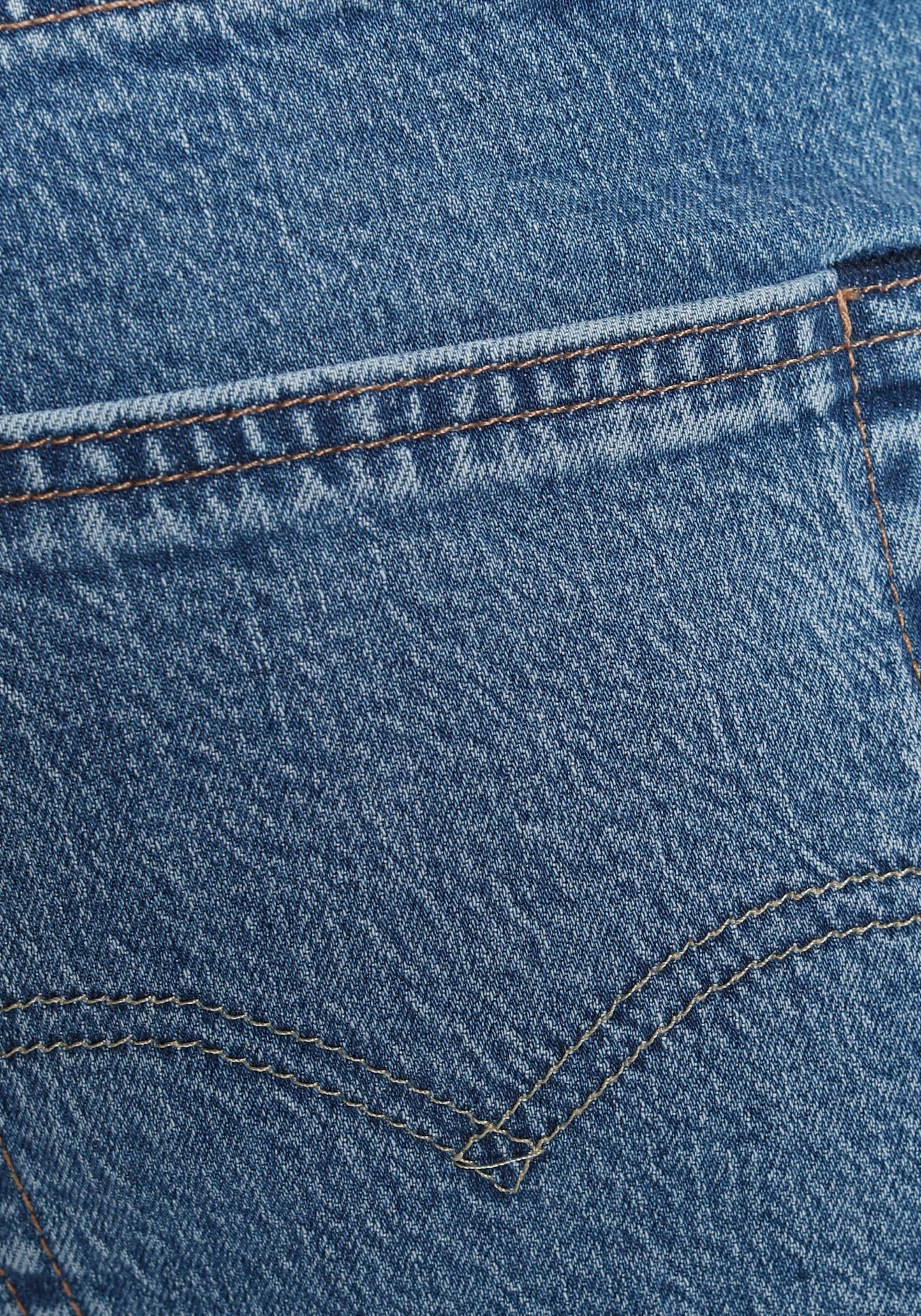 Levi's® Tapered-fit-Jeans »502 TAPER«, in elegantem, modernem Stil