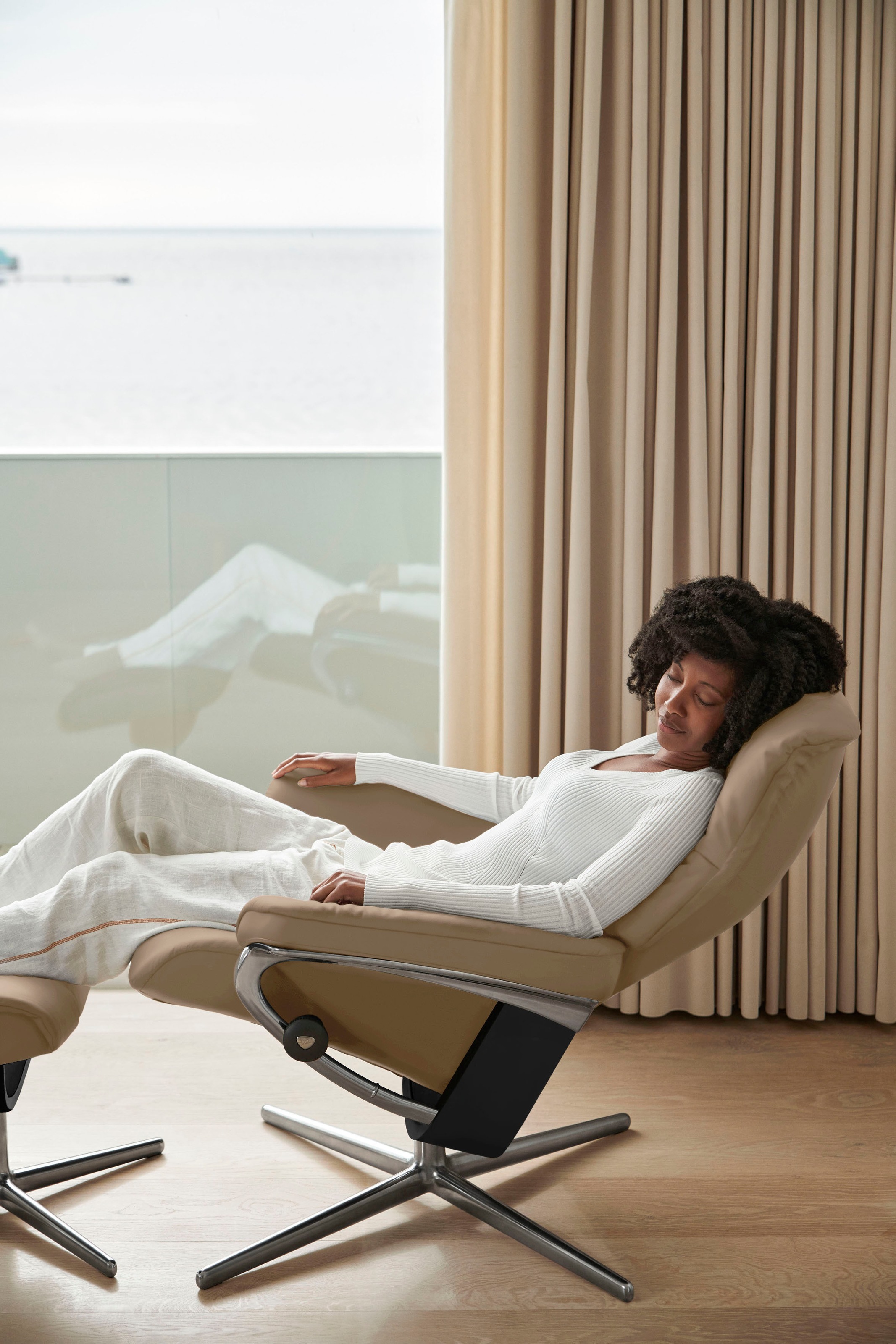 Stressless® Relaxsessel »Mayfair«, (Set, Relaxsessel mit Hocker), mit Hocker, mit Cross Base, Größe S, M & L, Holzakzent Schwarz
