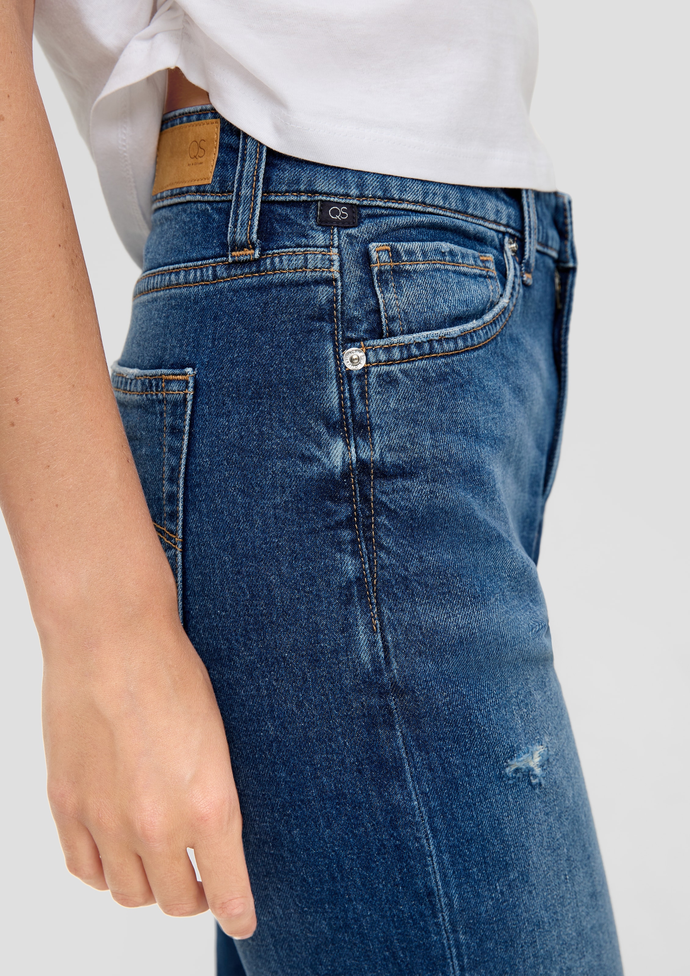 mit online Beinverlauf Q/S by kaufen 5-Pocket-Jeans, geradem s.Oliver