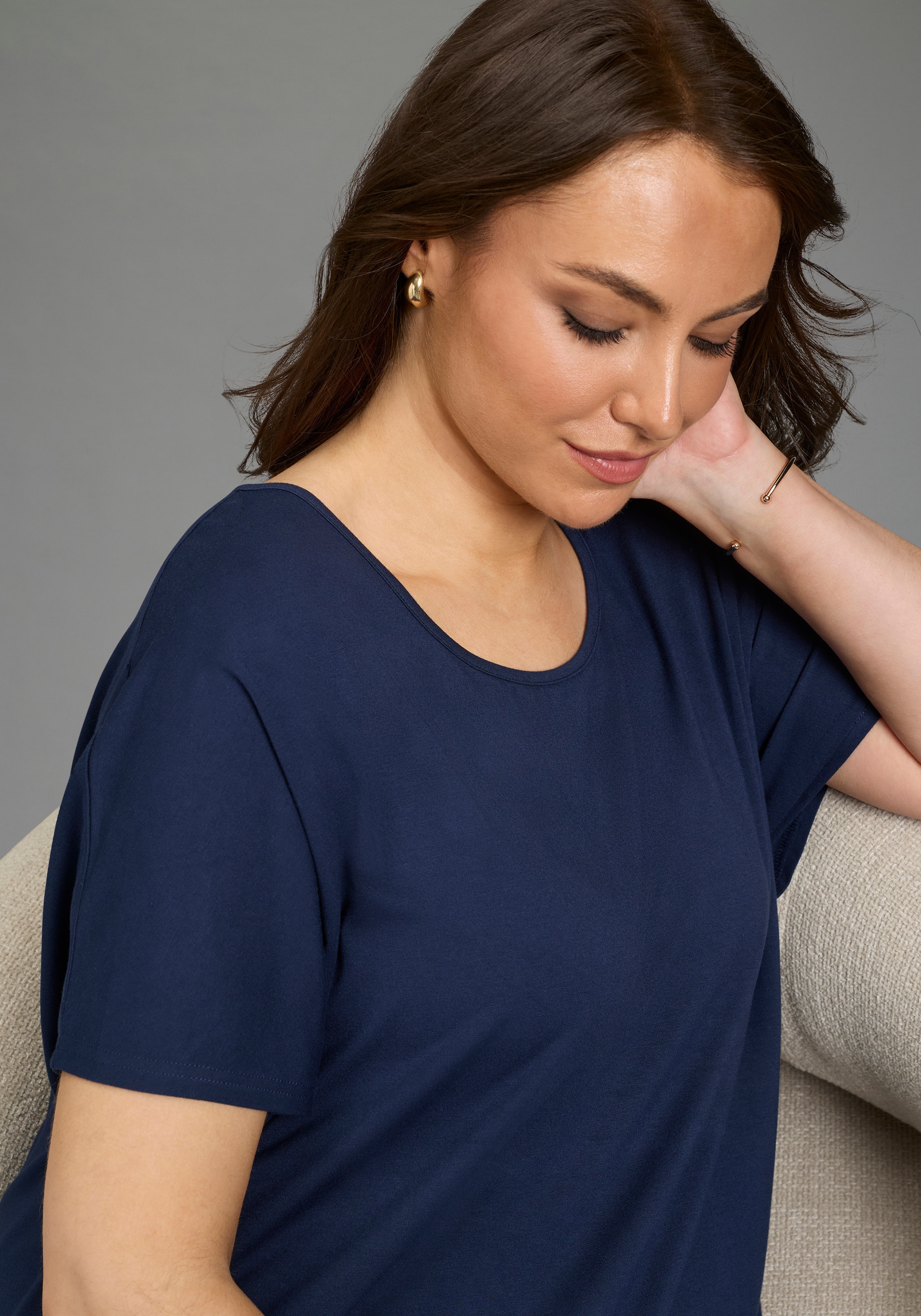 Laura Scott CURVE T-Shirt figurumspielende Passform, mit Rundhalsausschnitt