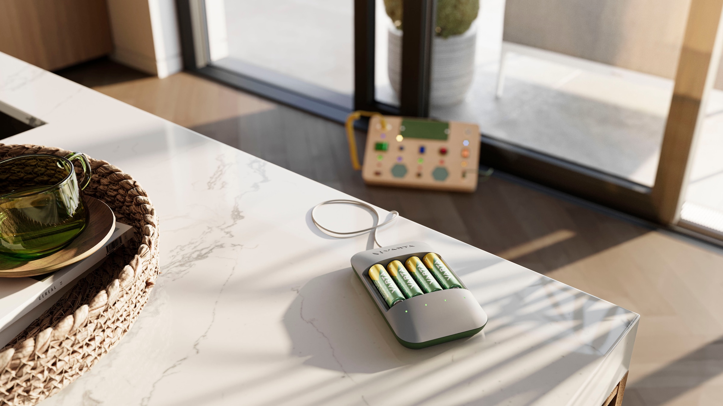 VARTA Batterie-Ladegerät »Eco Charger Pro Recycled + 4x AAA 800 mAh«, 2000 mA, (Packung)