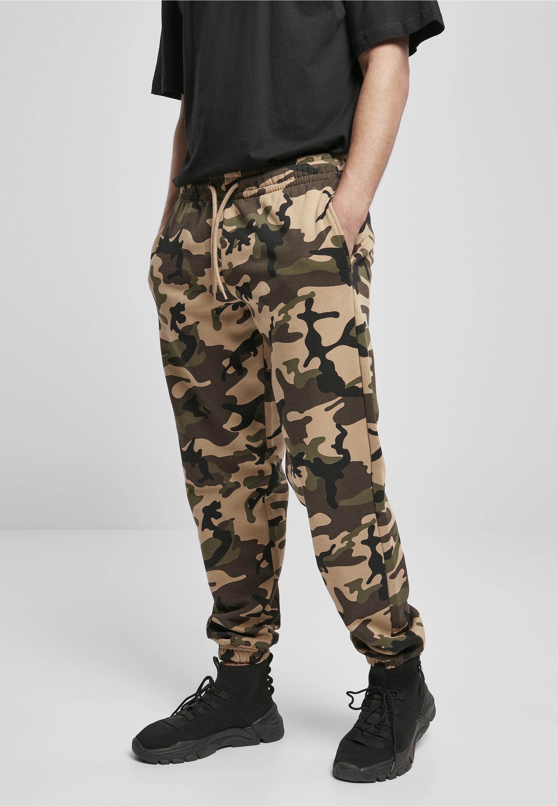 URBAN CLASSICS Stoffhose »Urban Classics Herren Basic Camo Sweatpants 2.0«