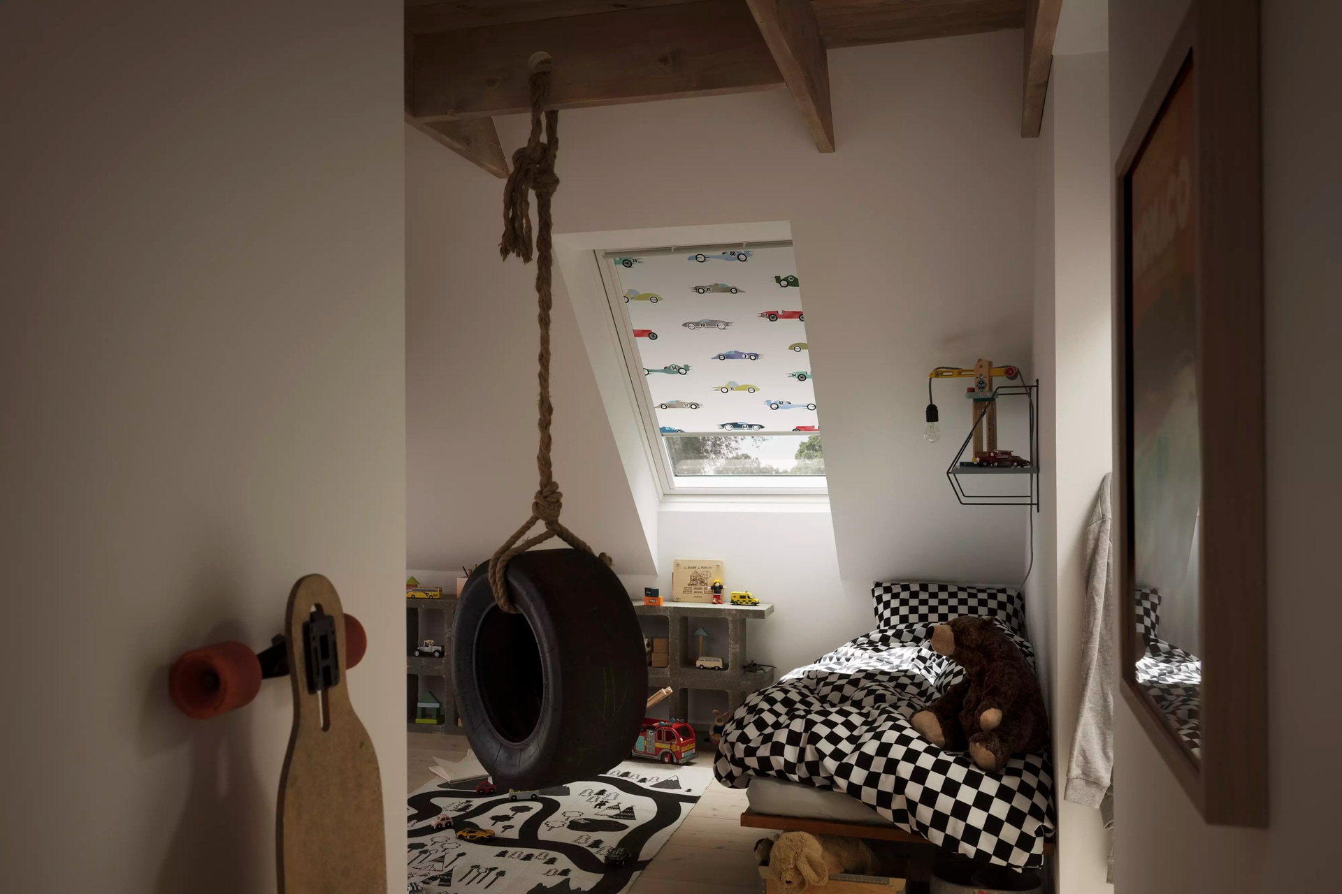 VELUX Verdunklungsrollo »DKL 4654SWL, Motiv: Kids Rennautos«, verdunkelnd, ohne Bohren, in Führungsschienen, weiße Führungsschienen & Griffleiste