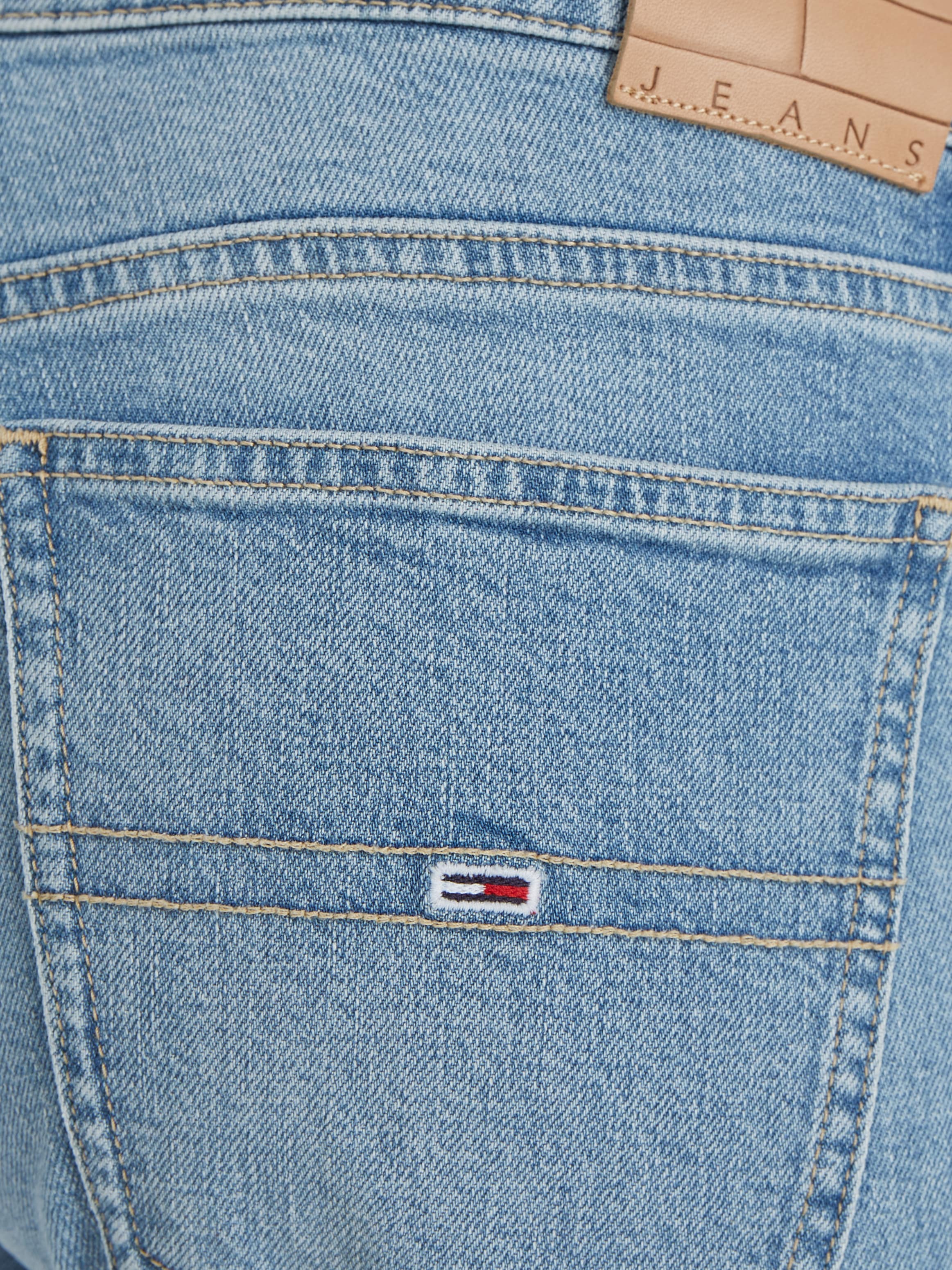Tommy Jeans Bequeme Jeans »Sophie Low Wais Flare Wide«, mit Ledermarkenlabel
