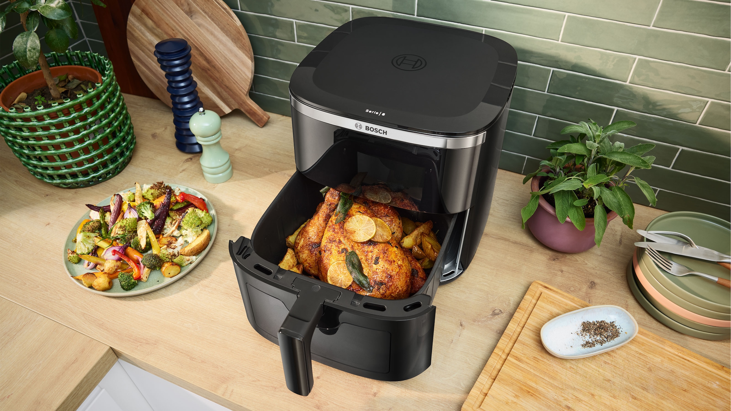 BOSCH Heißluftfritteuse »Air Fryer Serie 6, MAF671B0, 7,1l, Sichtfenster, 7 Programme, schwarz«, 1800 W, Innenlicht, Schüttelalarm, Korb spülm.geeignet, Heißluftfritteuse