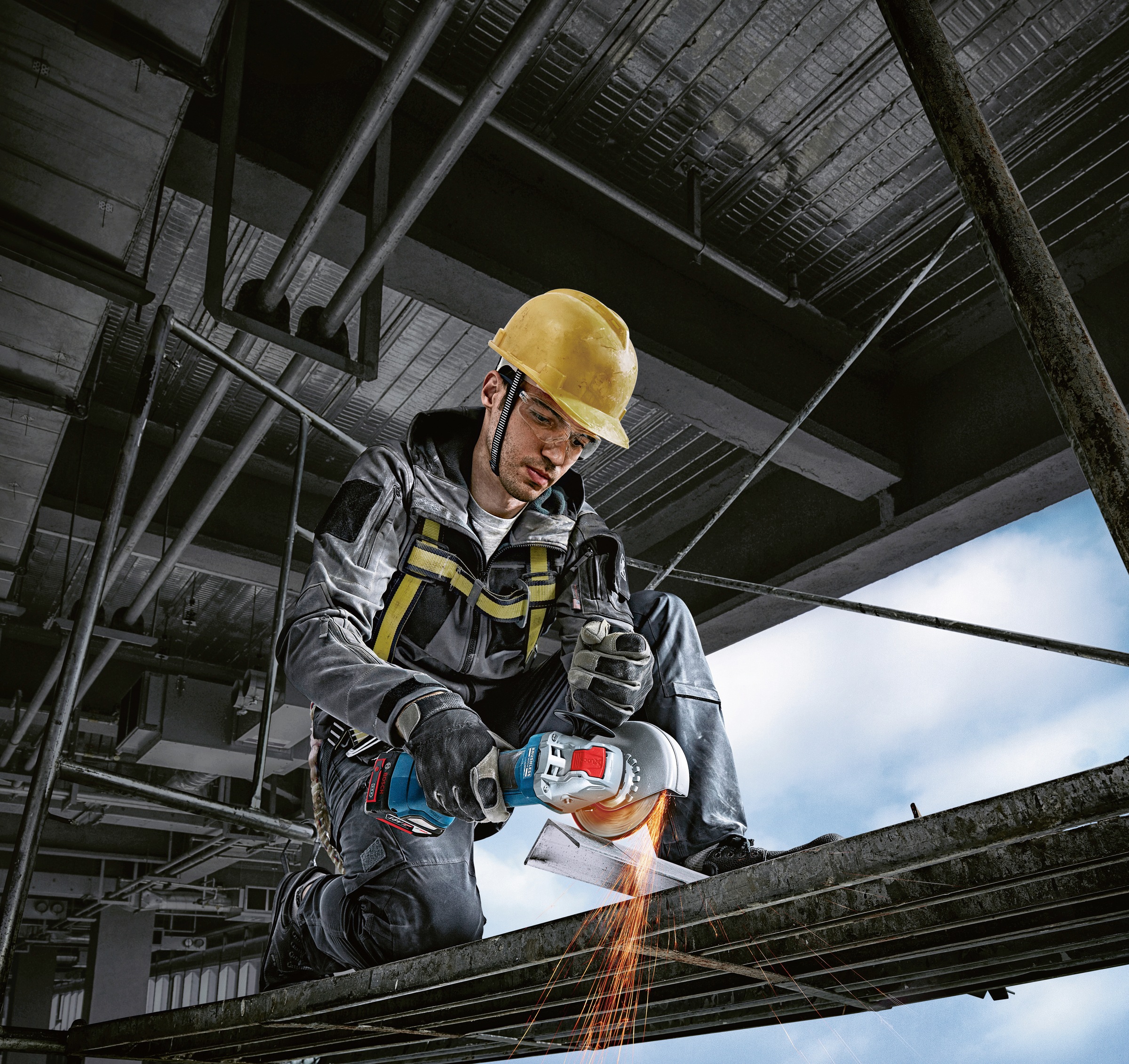 Bosch Professional Akku-Winkelschleifer »GWX 18V-7 Professional«, inkl. Koffer, mit 2x18V/4Ah Akkus und Ladegerät