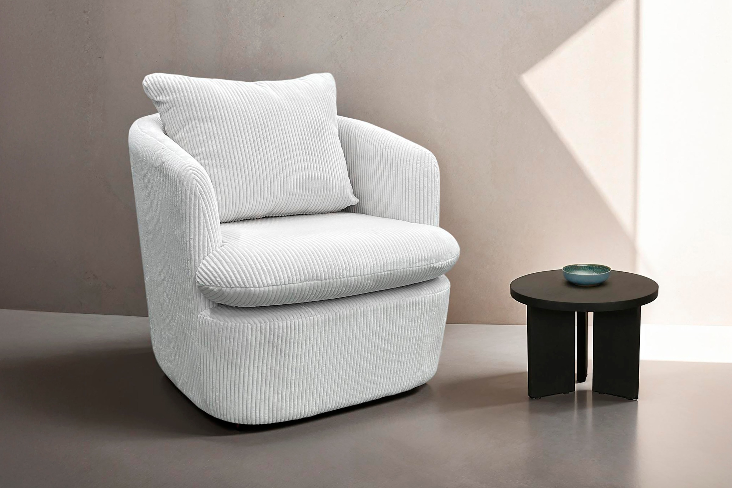 byLIVING Couchtisch »Round«, (1 St.), aus 2,5cm starkem Massivholz schwarz, günstig online kaufen
