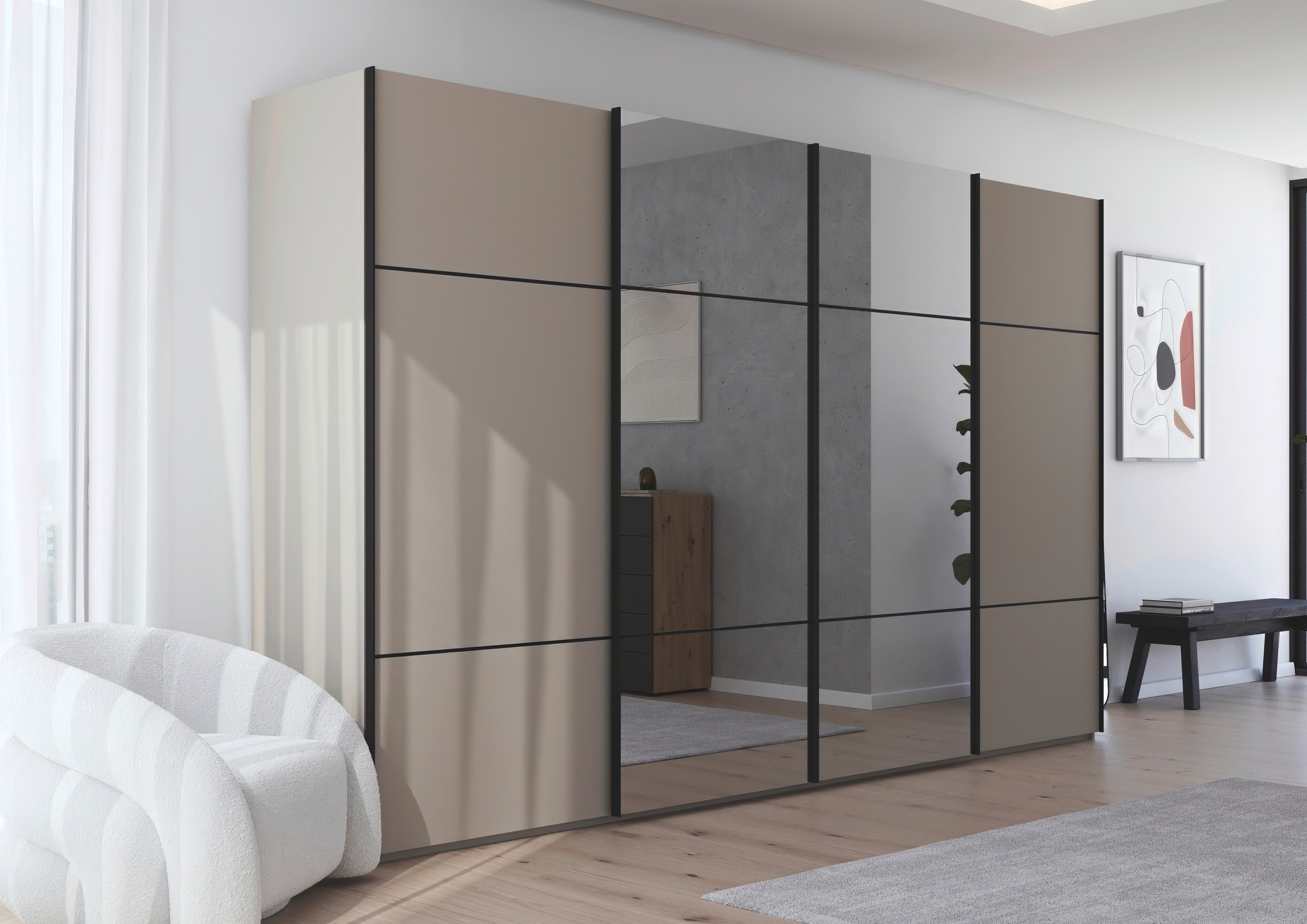 rauch Schwebetürenschrank »Kleiderschrank Schrank Garderobe Schlafzimmerschrank SCALE-TRIO«, edle dreigeteilte Front mit 2 Zierleisten und Spiegel MADE IN GERMANY