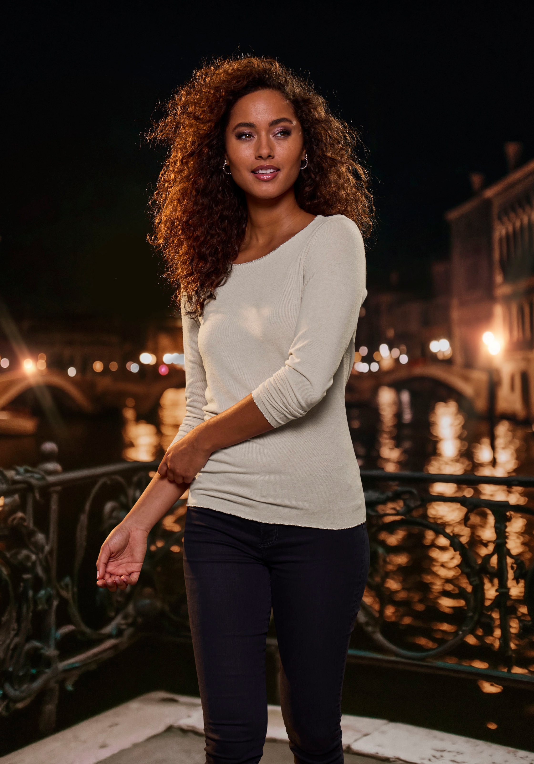 LASCANA Langarmshirt »mit feiner Glitzereinfassung«, aus weichem Viskose-Feinstrick