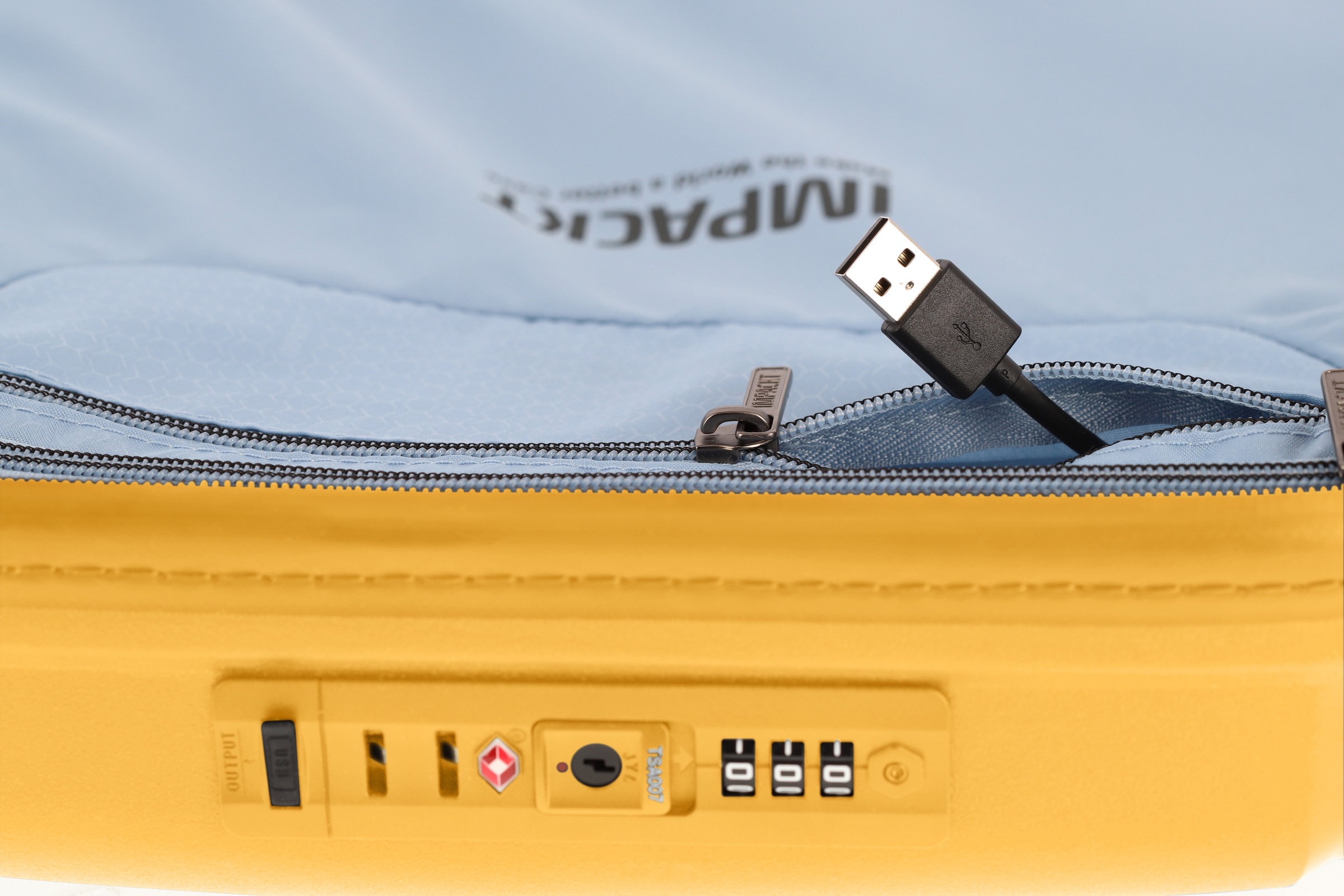IMPACKT Hartschalen-Trolley »IP1, verschiedene Größen und Farben«, 4 Rollen, Hartschalen-Koffer vegan Koffer Reisegepäck USB-Port TSA Zahlenschloss