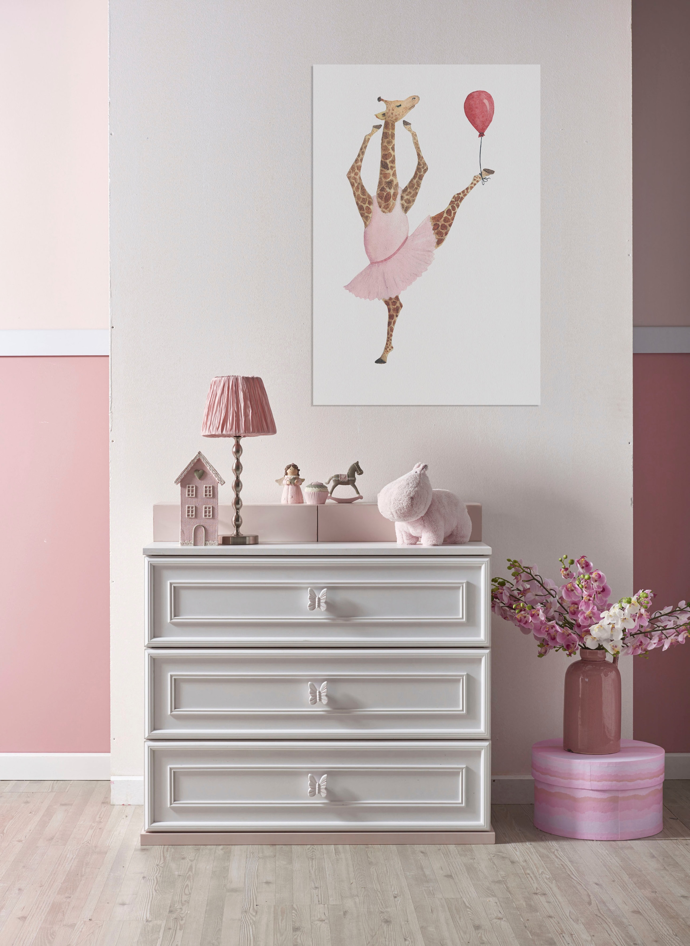 queence Leinwandbild »Ballerina Giraffe«, Luftballon-Giraffe-Giraffen-Giraffen Bilder-Tanz, Premium-Leinwandstoff, Handarbeit aus Deutschland, Kindermotiv