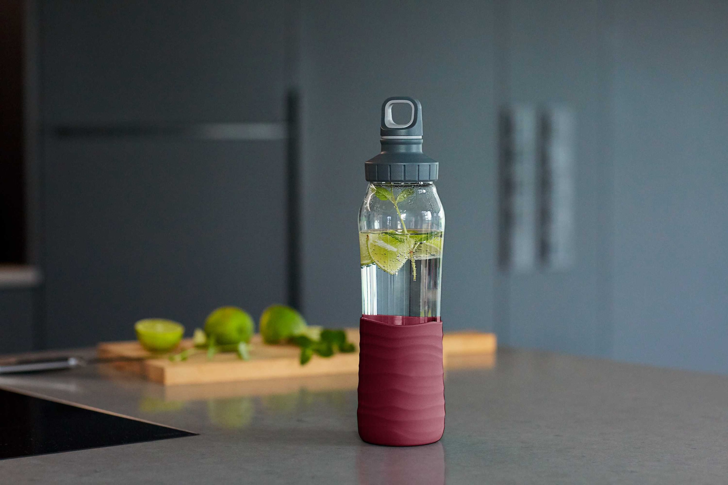 Emsa Trinkflasche »Drink2Go«, Glas, Fassungsvermögen: jetzt dicht, Soft-Touch, mit rein Liter, bestellen sicherer spülmaschinenfest, Schraubverschluss, geschmacksneutral und Griff 100% 2-Wege-Öffnung, 0,7 und Trinkgenuss, unbedenklicher