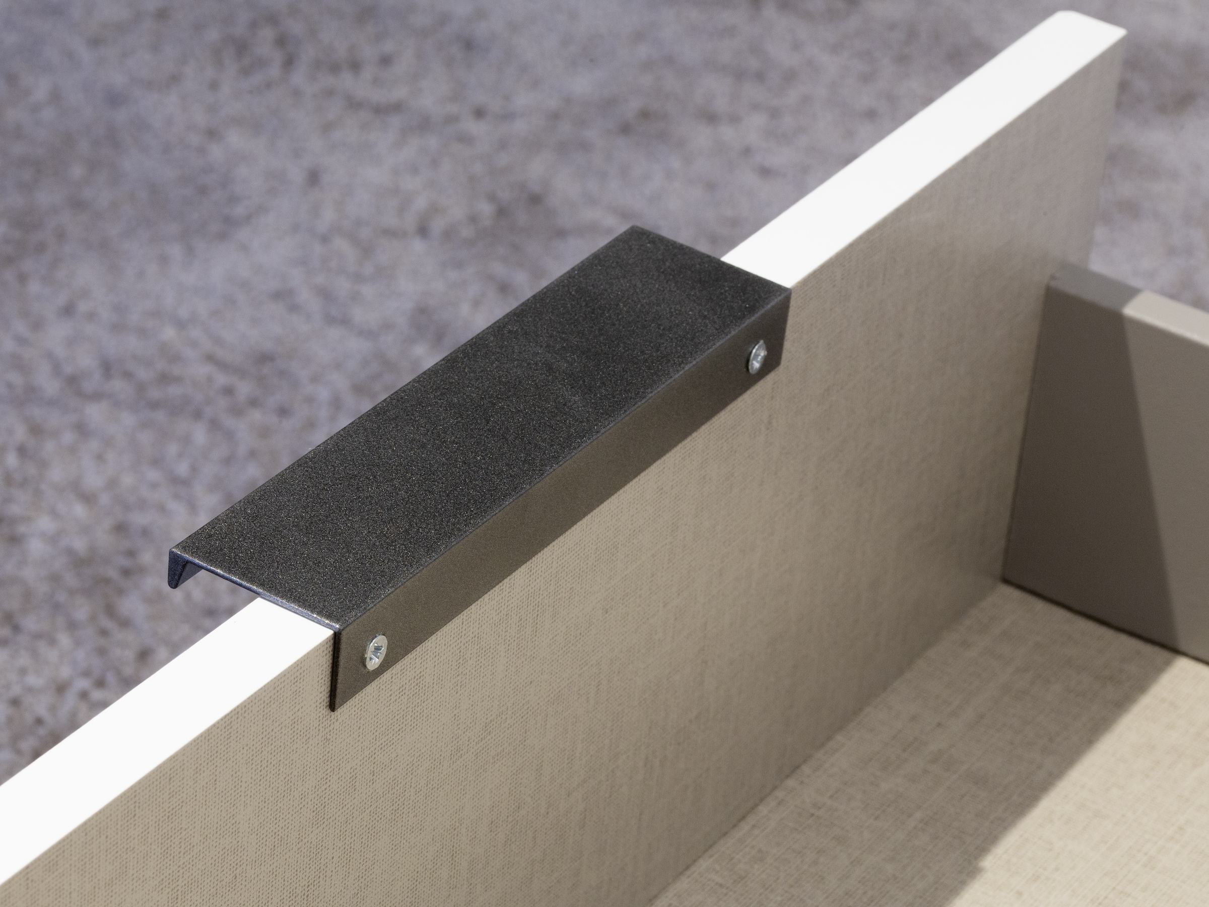 rauch Drehtürenschrank »Kleiderschrank Schrank Garderobe Wäscheschrank NAGATA mit Spiegel«, (in 3 verschiedenen Ausstattungen BASIC/CLASSIC/PREMIUM), und Schubladen sowie Stangengriffen TOPSELLER MADE IN GERMANY