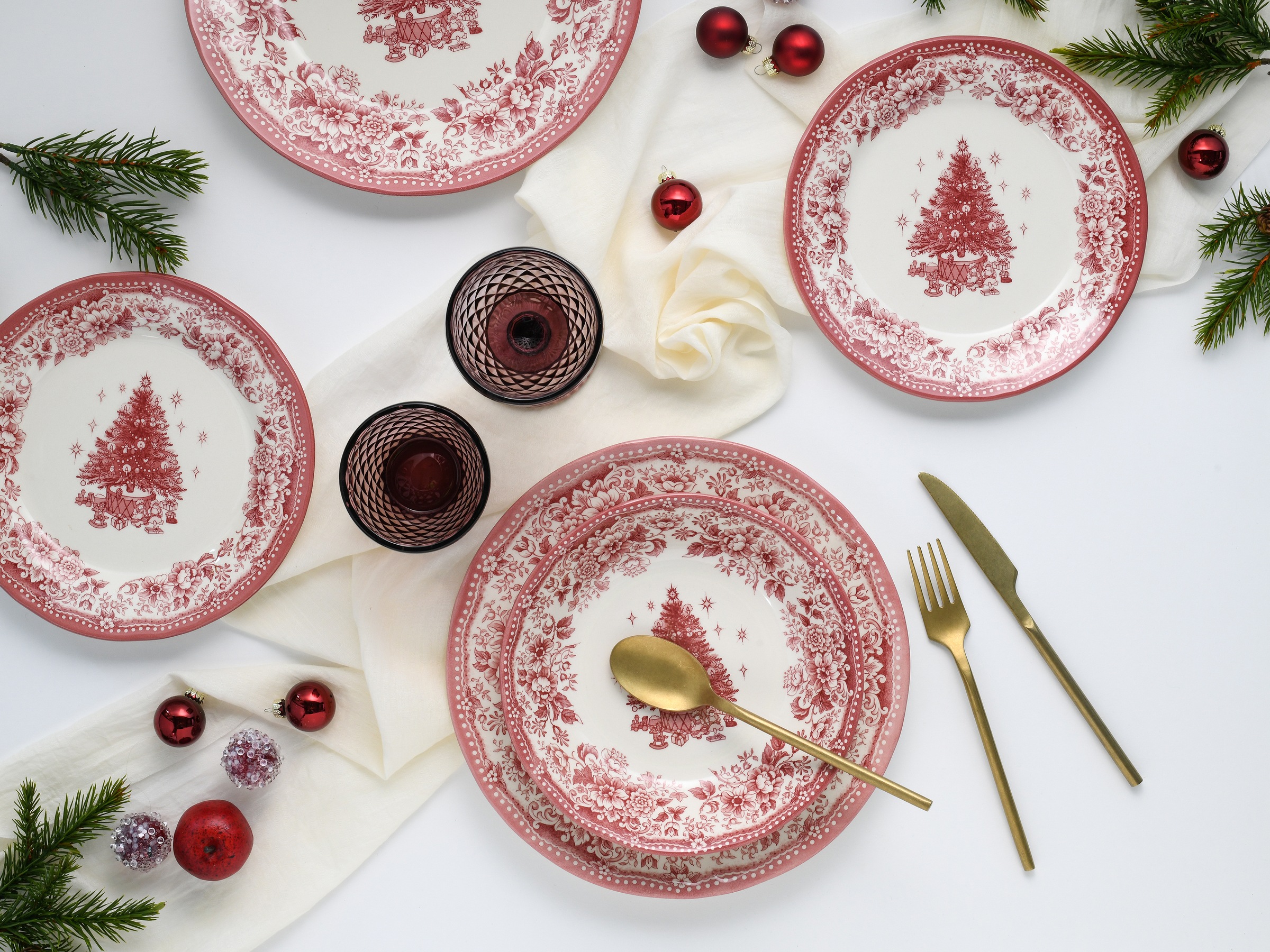 CreaTable Teller-Set »Tannenbaum Rot, Tellerset 12-tlg«, (Set, 12 tlg.), Tannenbaum als Zentralmotiv