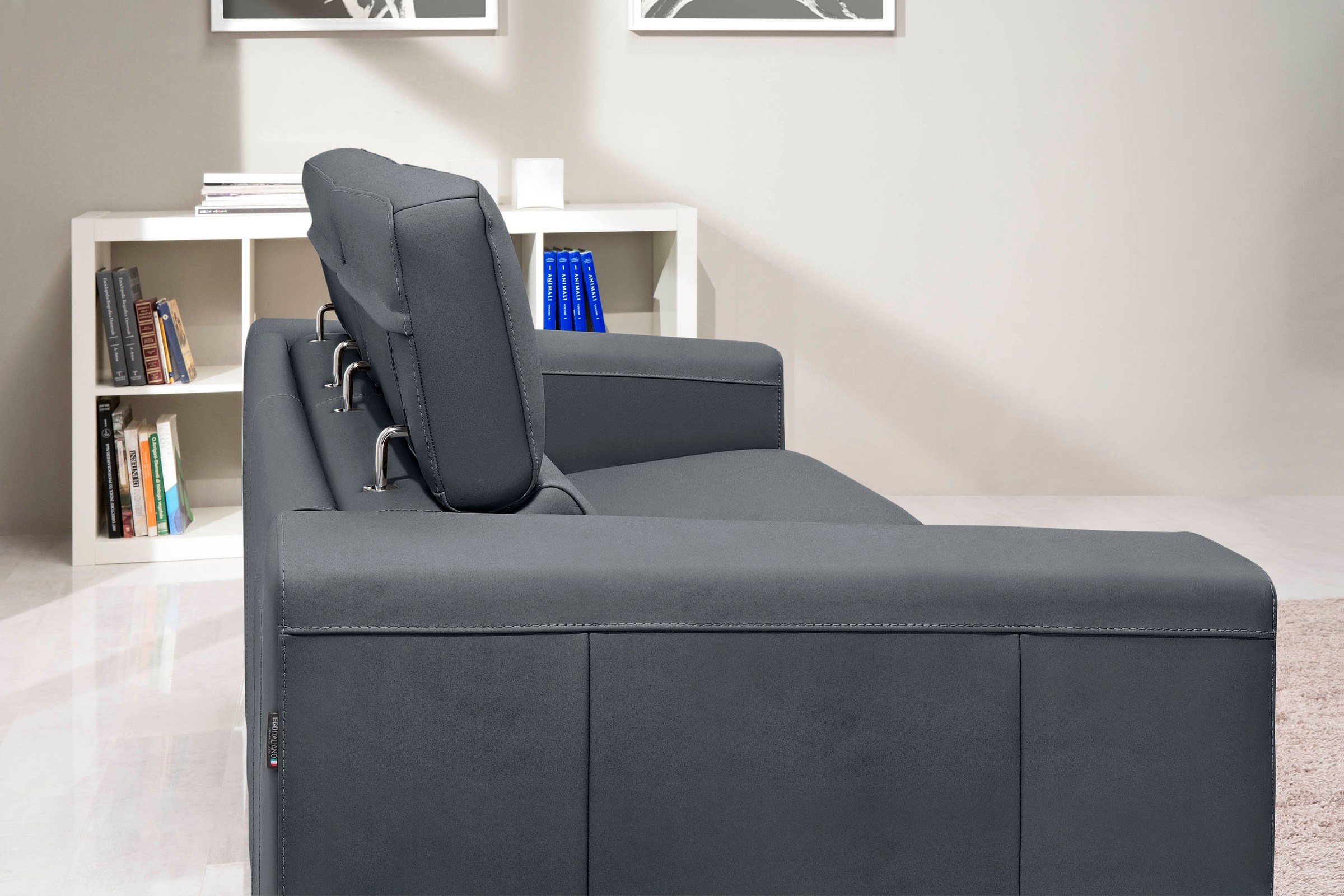 Egoitaliano Schlafsofa »Cabiria, Design und super Sitz- und Liegekomfort«, Sofa inkl. Schlaffunktion, Kopfteile verstellbar, mit Metallfüßen