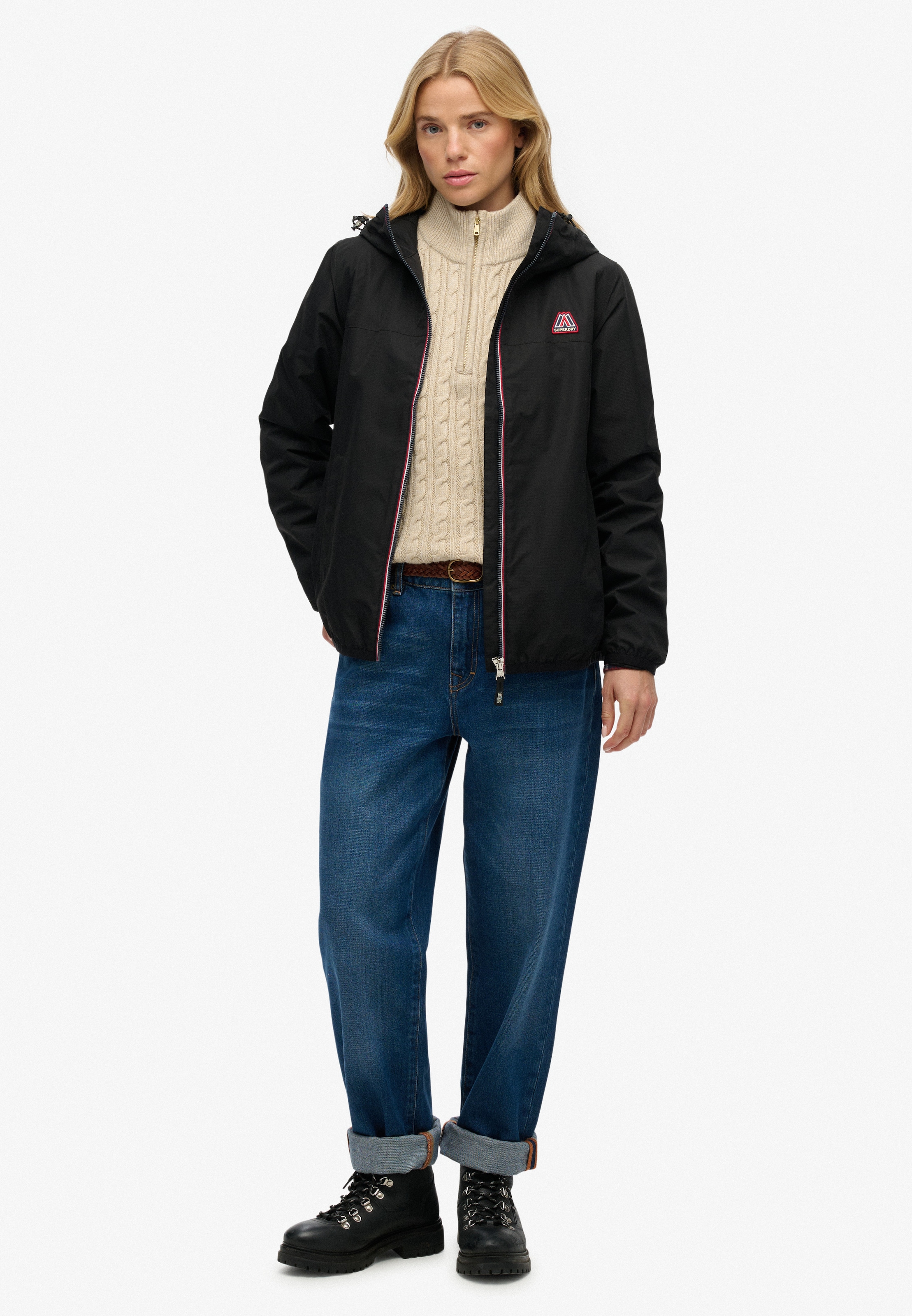 Superdry Outdoorjacke »ESSENTIAL TRI WINDBREAKER JKT« mit Kapuze Loose Fit, mit hochschließendem Kragen, aus Polyester