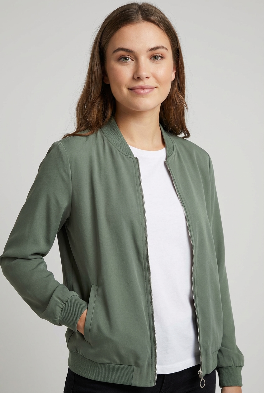 Vero Moda Kurzjacke »VMCONNY, leichte Jacke für den Übergang« seitliche Eingrifftaschen, Rippbündchen