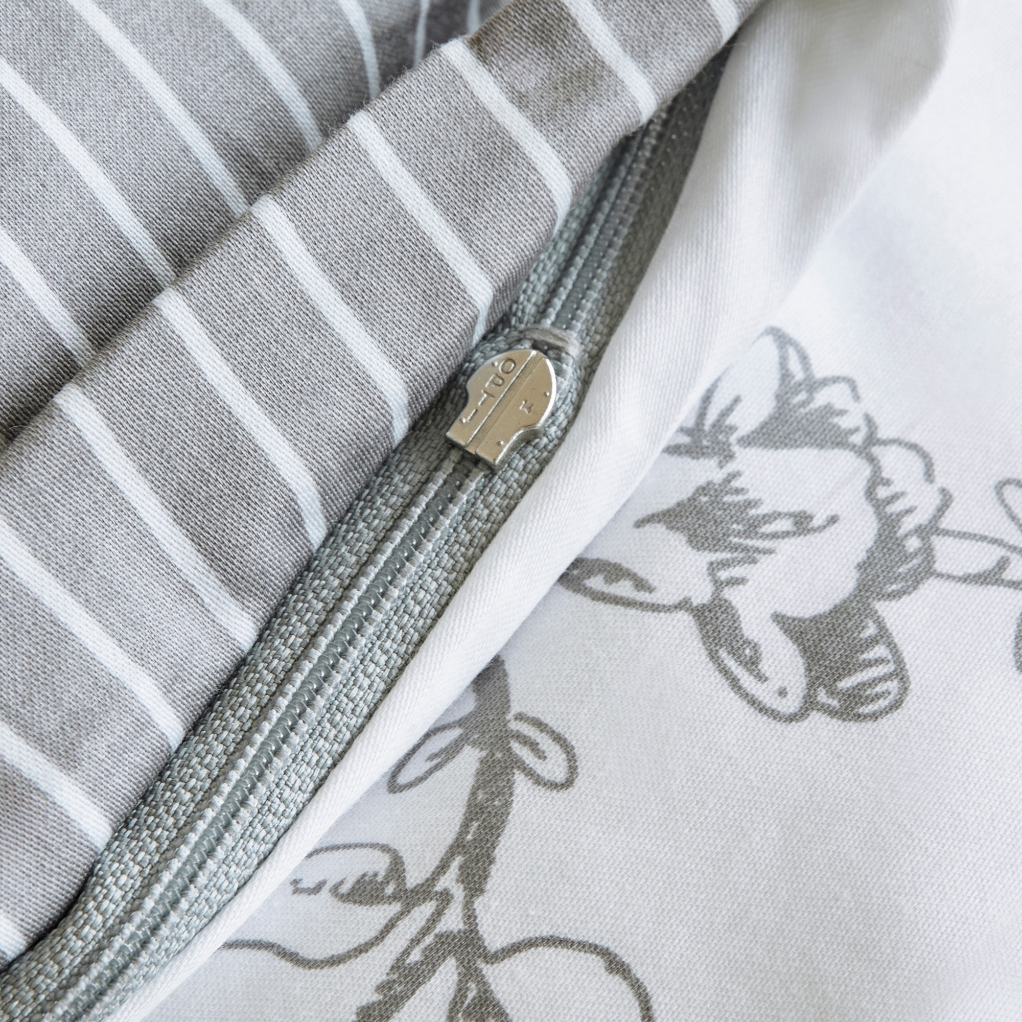 Zeitgeist Wendebettwäsche »Kai in Gr. 135x200 oder 155x220 cm« 2 Stk. tlg. mit Blumen und Streifen, Bettwäsche aus Baumwolle mit Reißverschluss