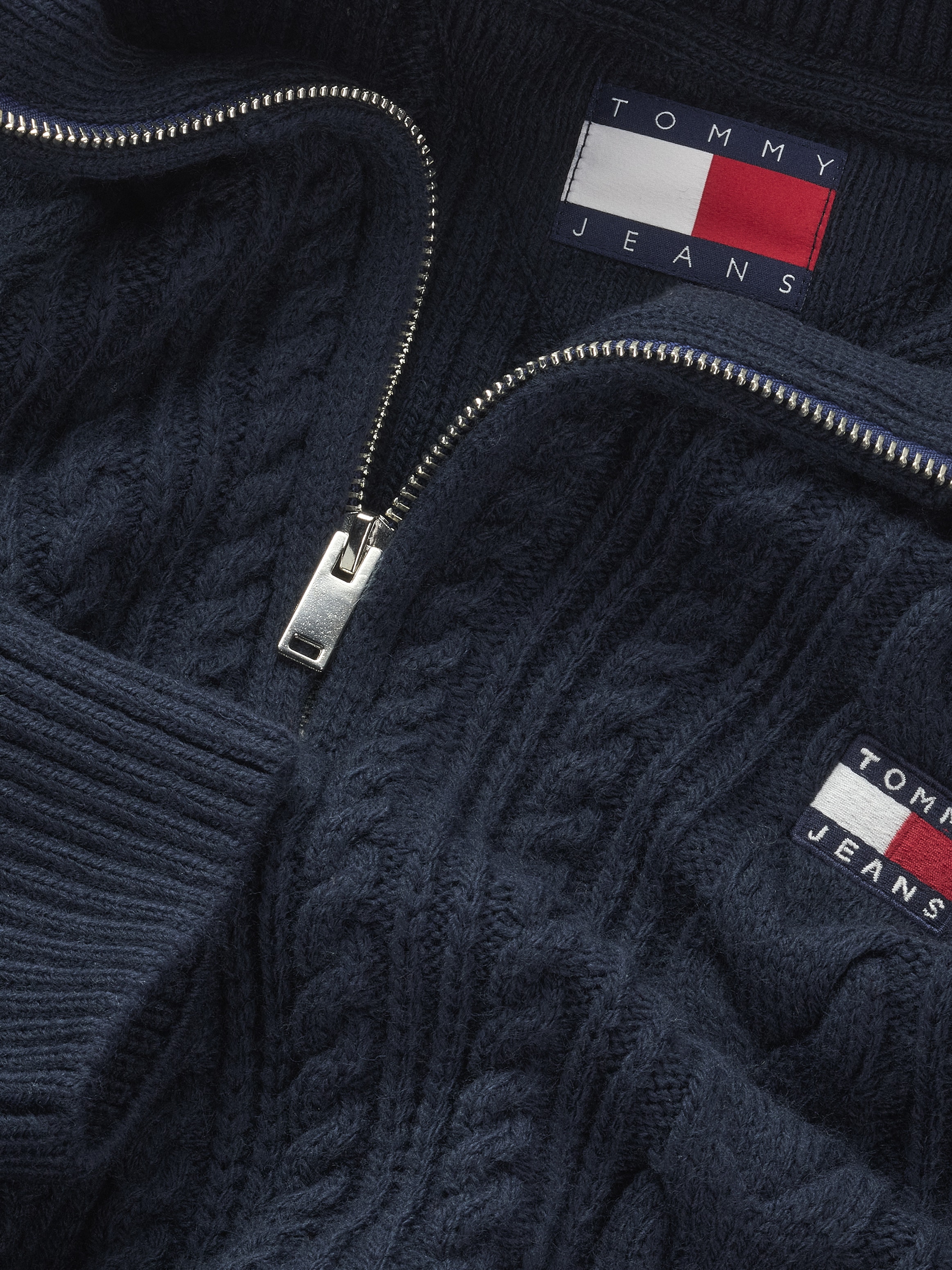 Tommy Jeans Stehkragenpullover »TJM REG CABLE S FLAG 1/4 ZIP«, mit Zopfmuster