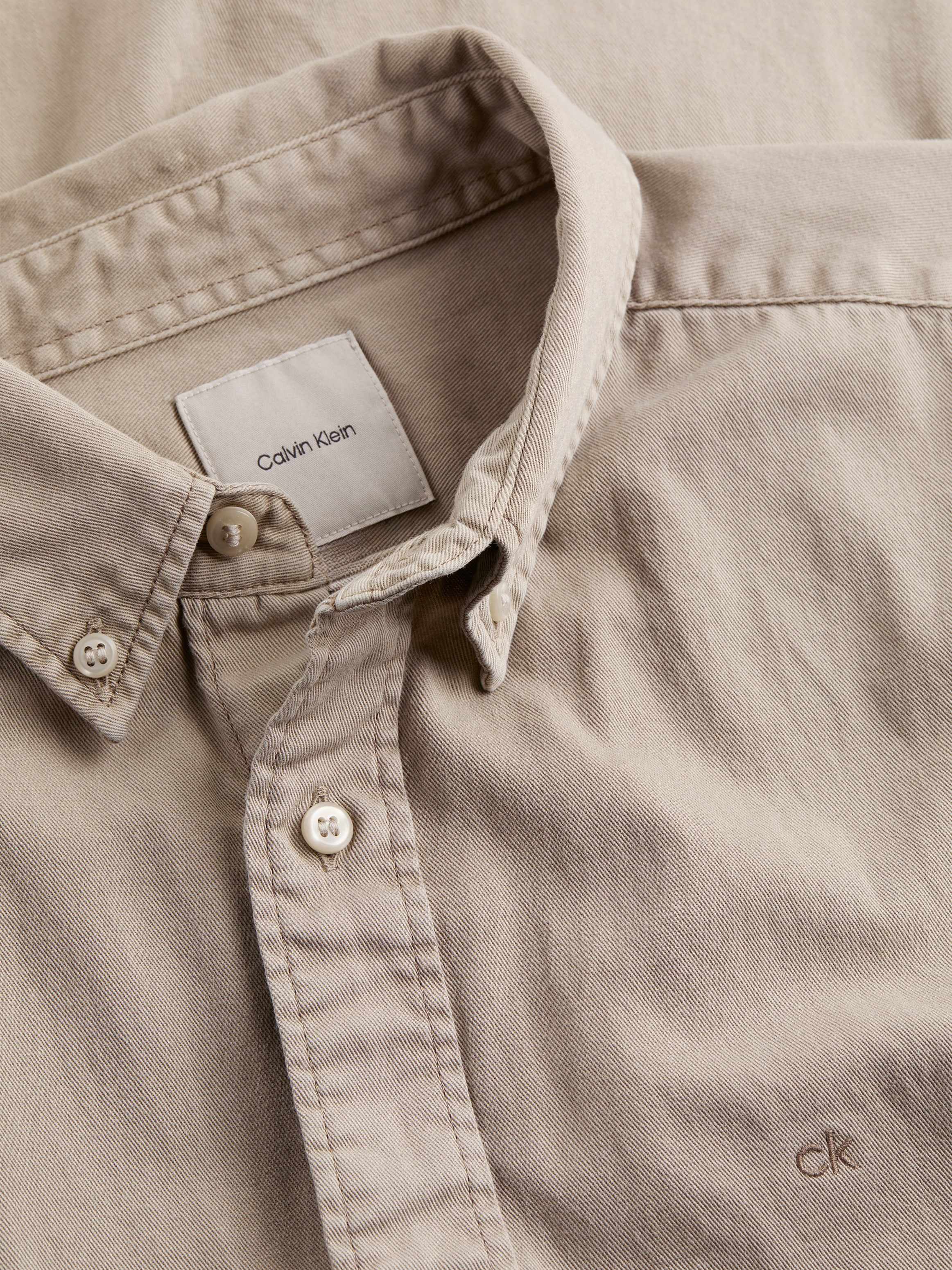 Calvin Klein Langarmhemd »GARMENT DYED LW TWILL L/S SHIRT«, mit Logostickerei