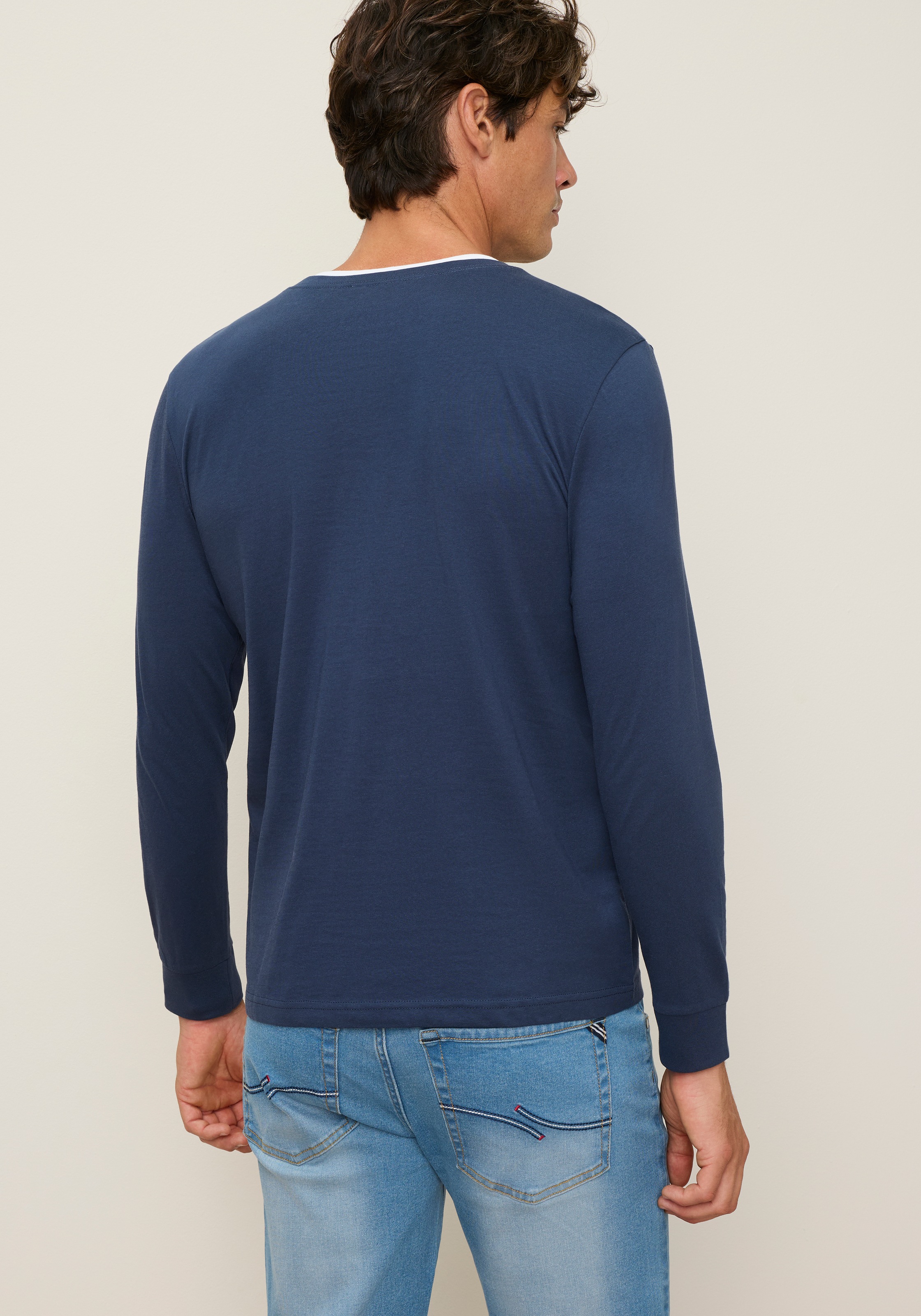 Man's World Rundhalsshirt »Neue Kollektion!« mit Kontrasteinsatz am Halsausschnitt