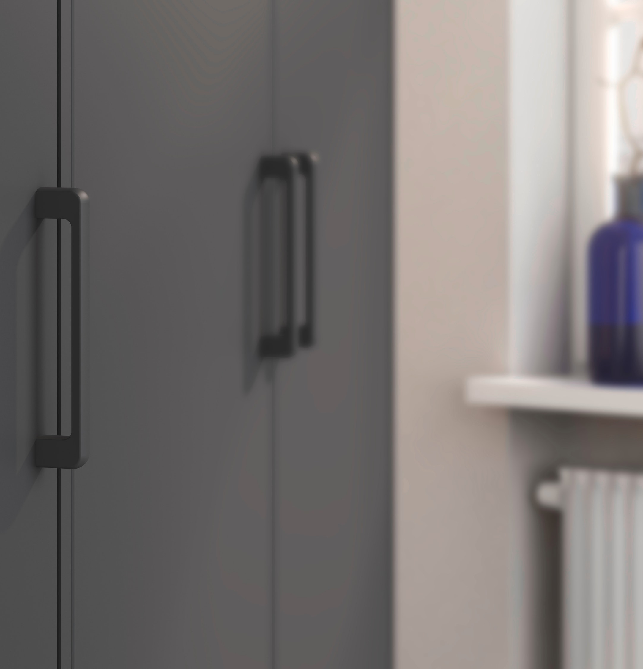 rauch Drehtürenschrank »Kleiderschrank Schrank Garderobe Wäscheschrank VOYAGER«, (in 3 verschiedenen Ausstattungen BASIC/CLASSIC/PREMIUM), mit modernen Griffen in Graumetallic, inkl. Schubkästen und Spiegel