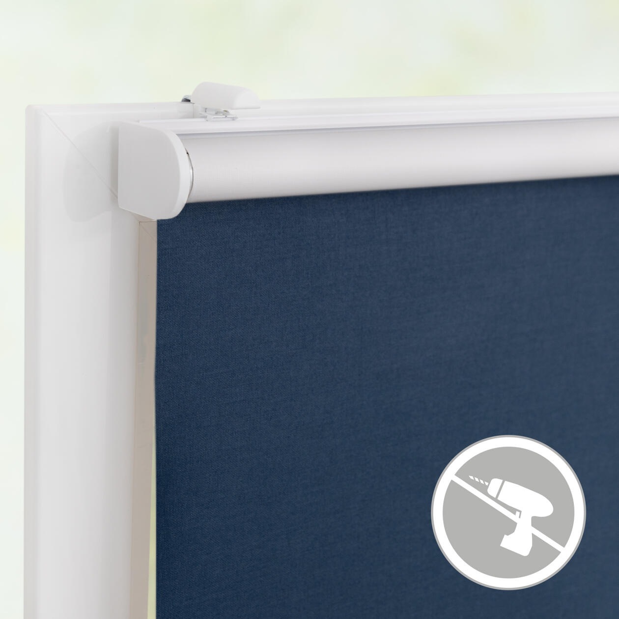 LICHTBLICK ORIGINAL Rollo »Klemmfix, ohne Bohren«, verdunkelnd, Blendschutz-Sichtschutz-Verdunkelung, mit Bohren/ohne Bohren, freihängend, Steuerbar mit Bluetooth-App, integrierter Elektromotor und Akku