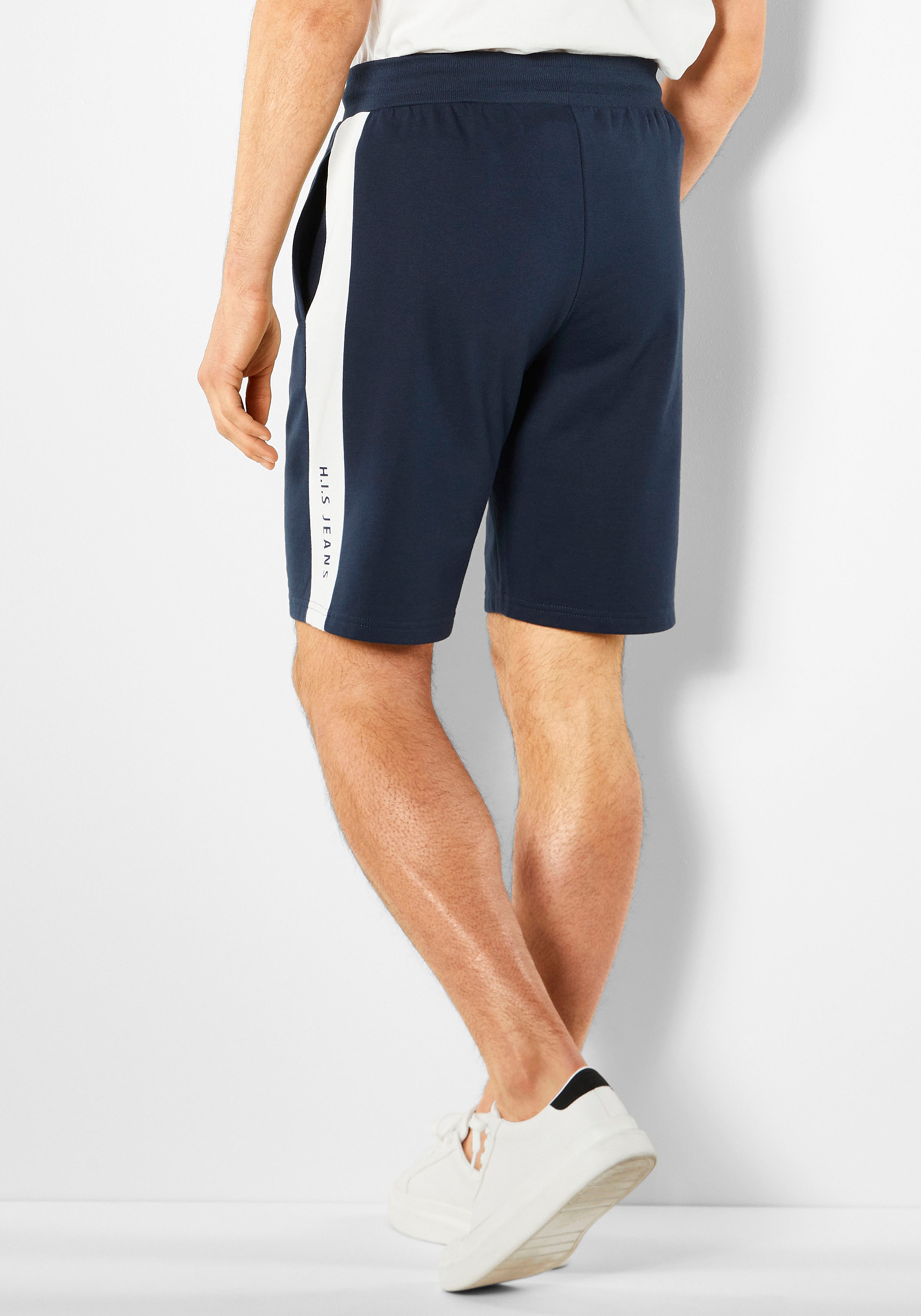 H.I.S Sweatshorts, seitlicher Streifen mit Logodruck