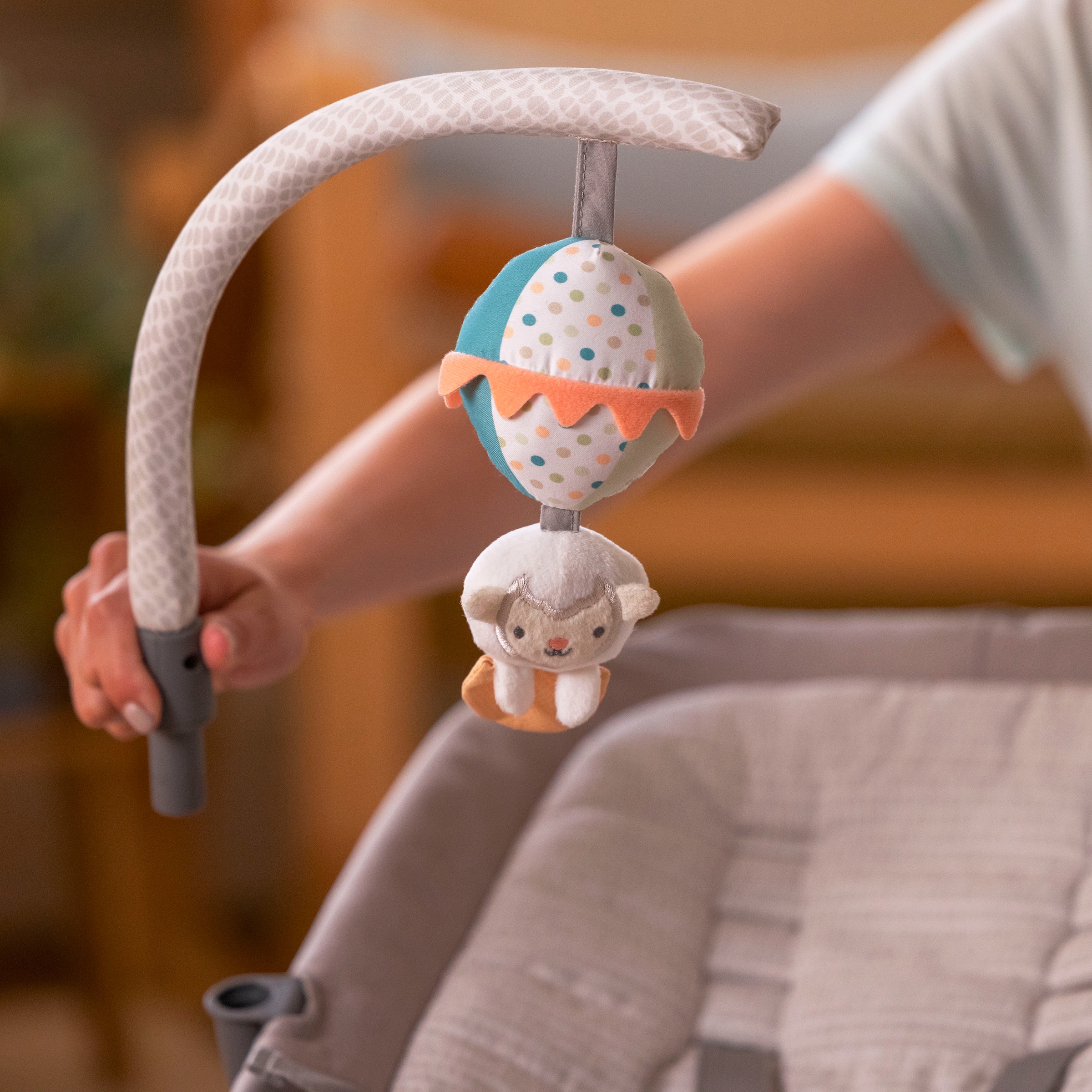 ingenuity Babywippe »Keep InMotion Automatic Rocking Seat - Soulful Skies«, mit Sound-Effekt
