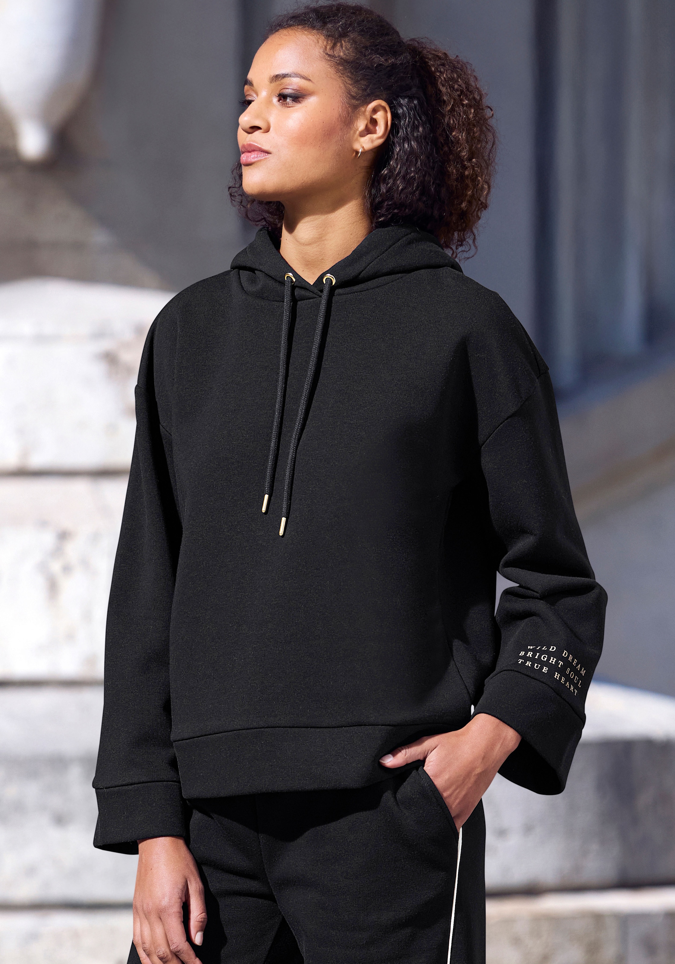 Buffalo Hoodie »- Sweater mit Kapuze«, mit weiten Ärmel und überschnittenen Schultern, Loungewear
