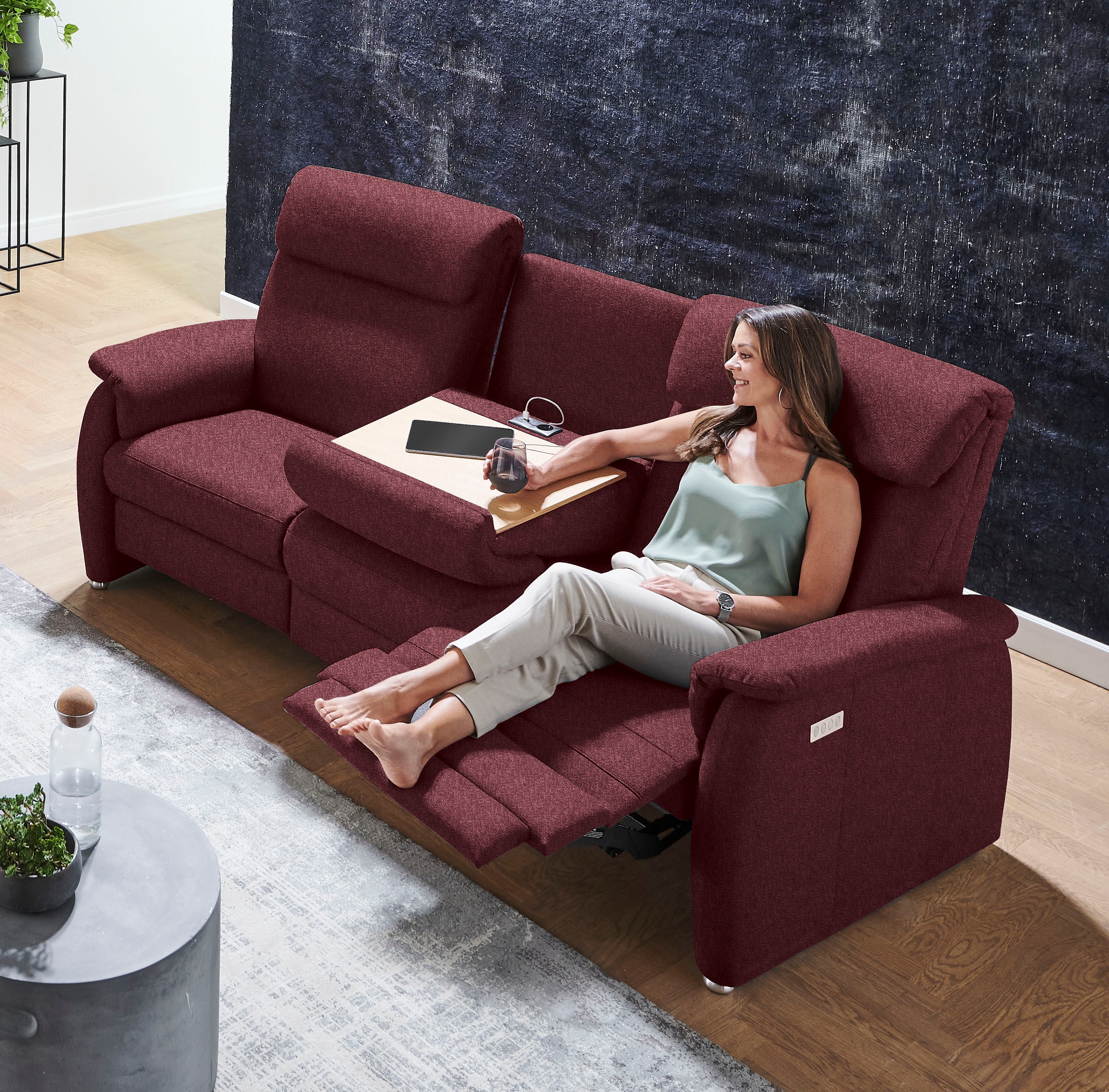 Home affaire 3-Sitzer »Turin mit Steckdose und USB-Port auch in Easy care-Bezug«, 2 x vollmotorische Relaxfunktion, herunterklappbarer Tisch
