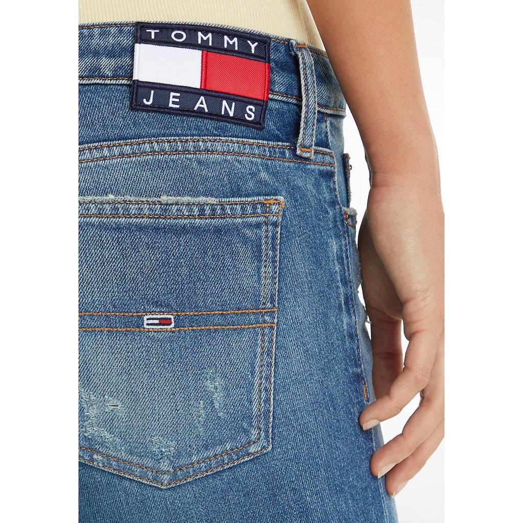 Tommy Jeans Schlagjeans, mit Tommy Jeans Logobadge