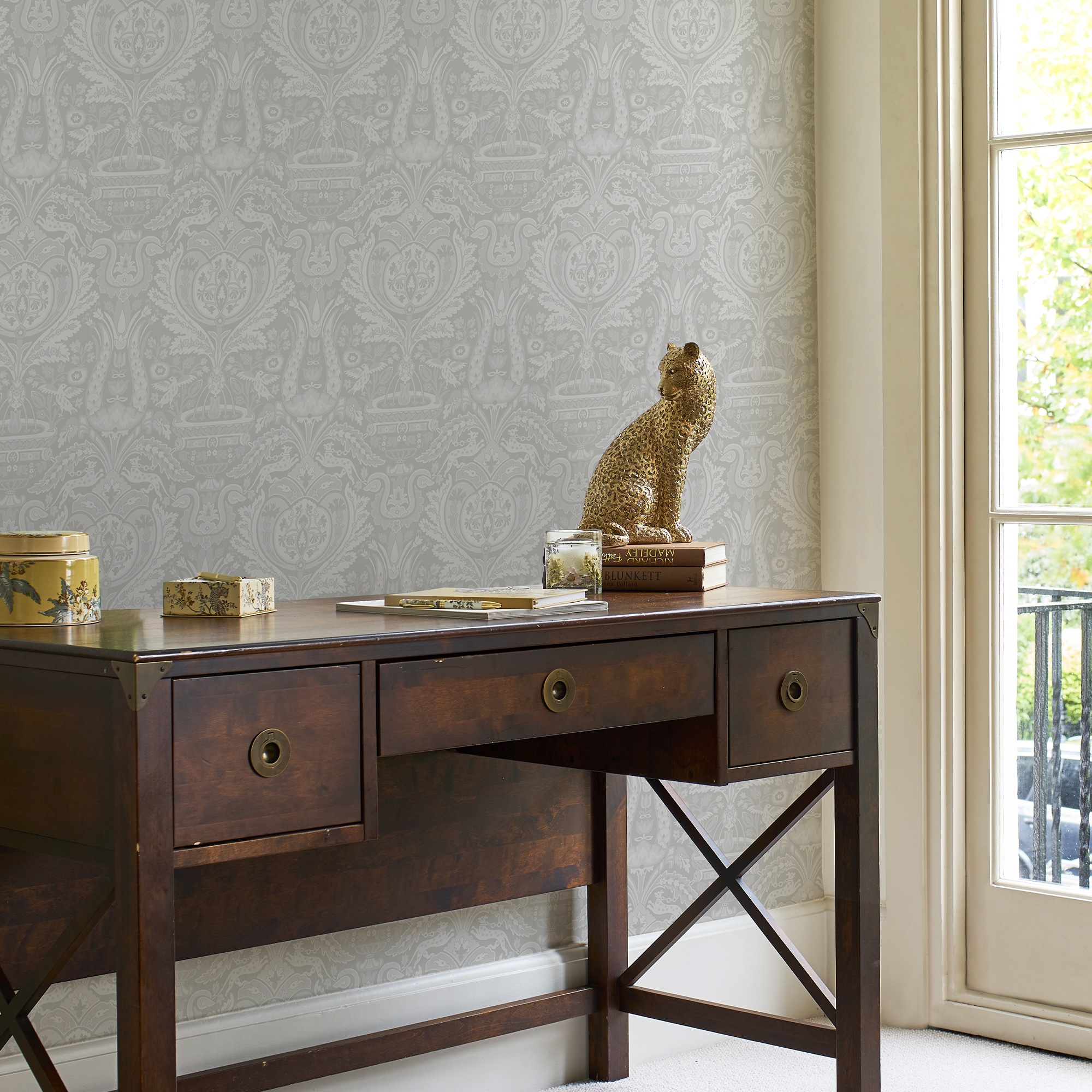 LAURA ASHLEY Vliestapete »Heraldic Damask« gemustert FSC® zertifiziert, mit lebhaftem Druck, 10 Meter Länge
