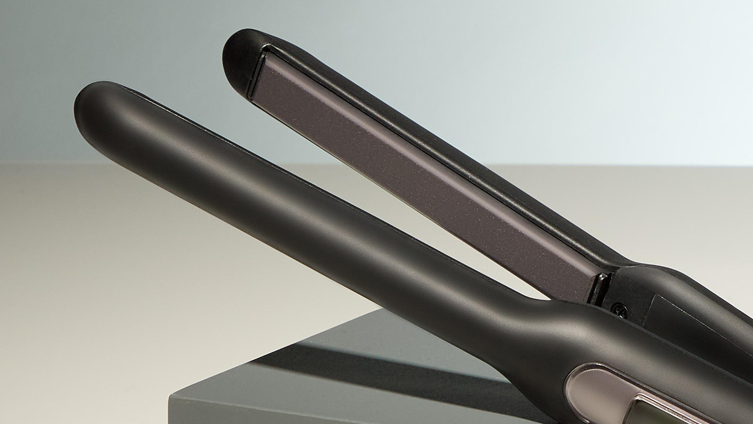 Remington Glätteisen »S5515«, Ultra-Keramikbeschichtung, extraschmalen Stylingplatten–45% schmaler* für präzises Styling