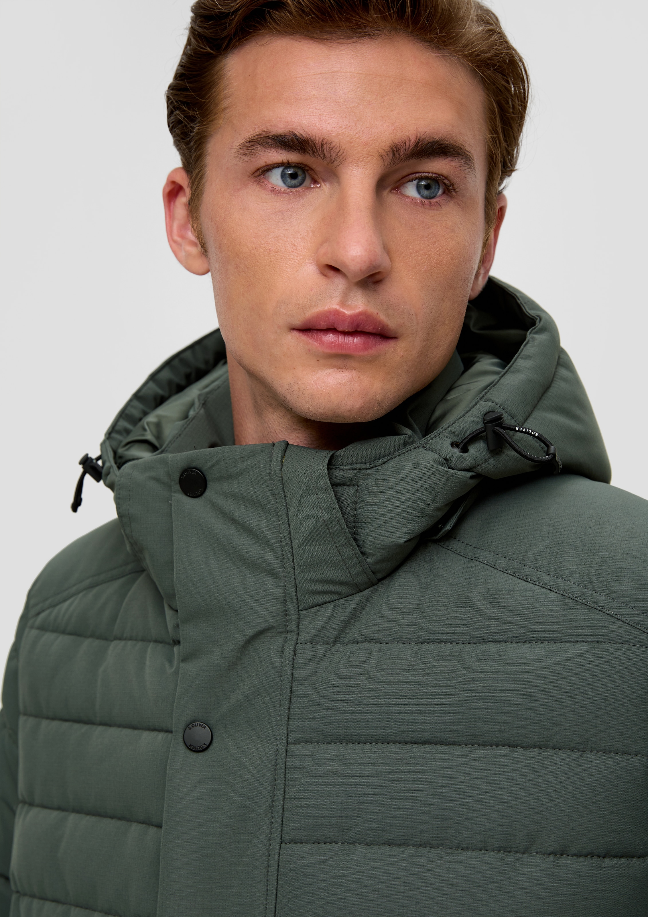s.Oliver Outdoorjacke, mit Kapuze, mit Label-Patch am Arm