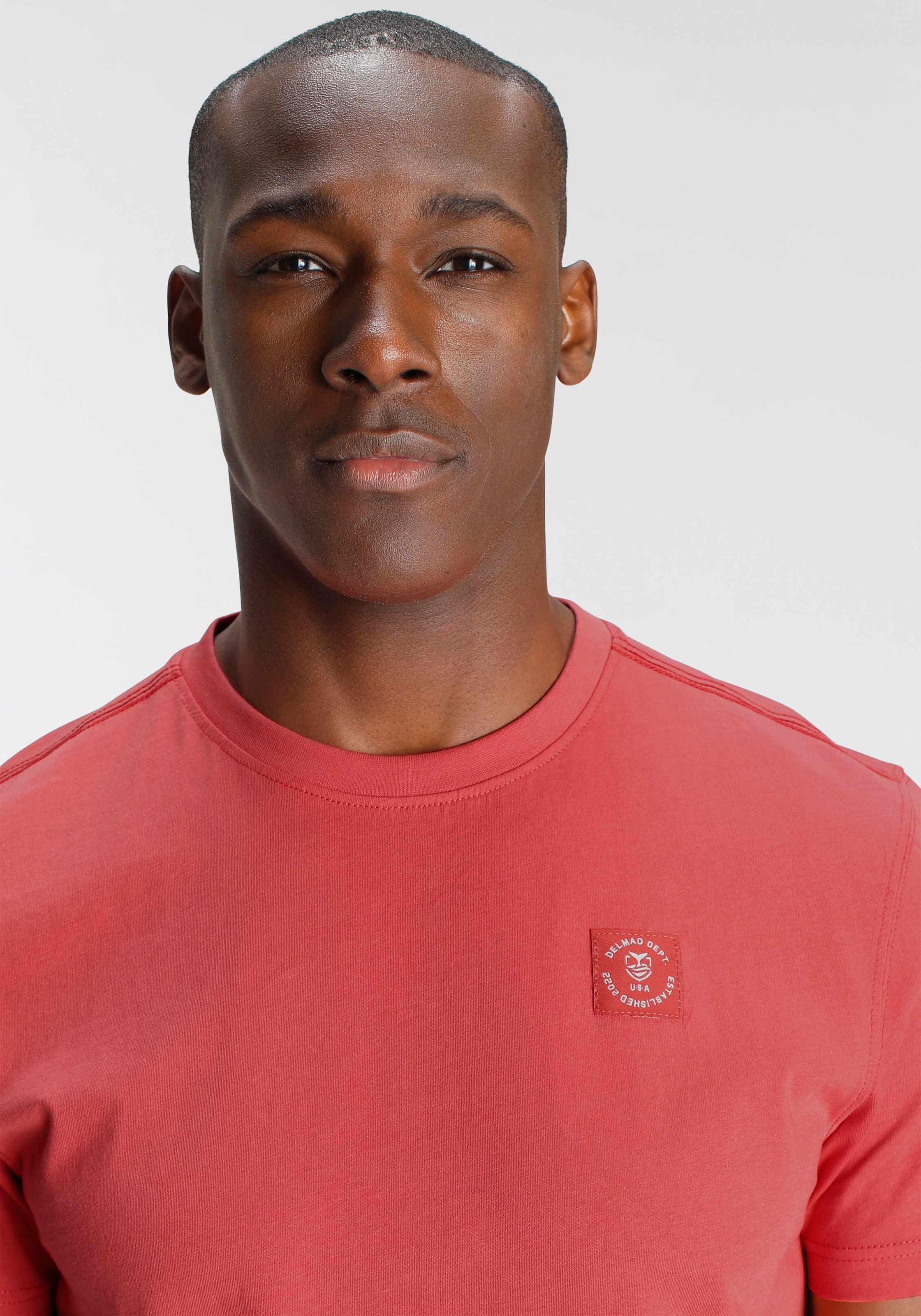 DELMAO Rundhalsshirt Kurzarm,  Regular Fit,  basic,  aus 100% Baumwolle