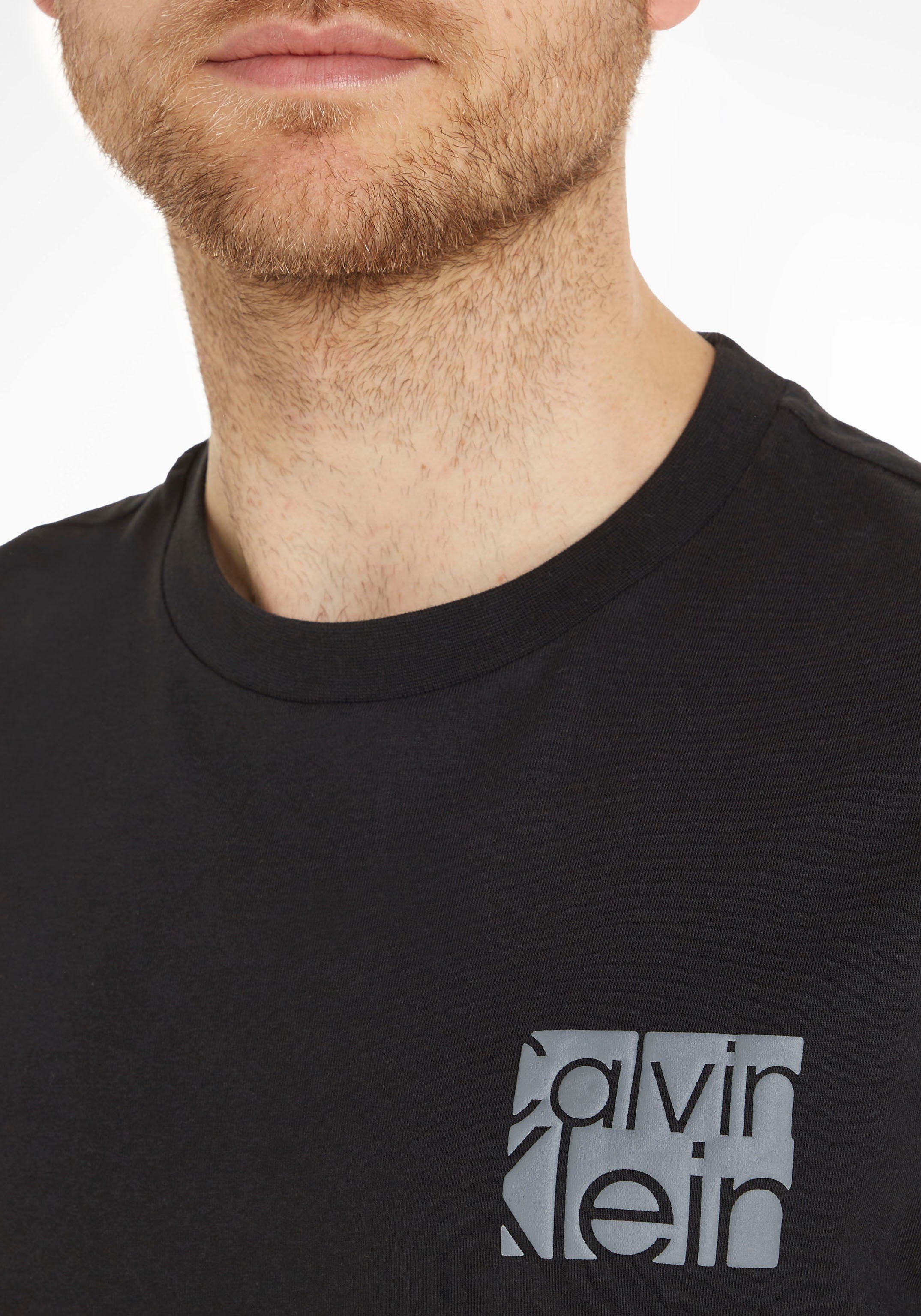 Calvin Klein Kurzarmshirt, online Logo Brust mit Calvin Klein kaufen der auf